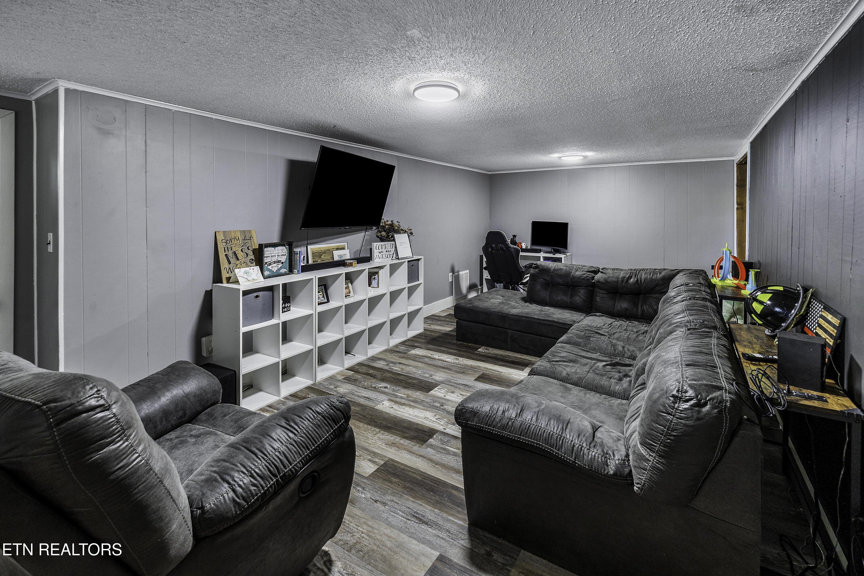 611 W 6th Avenue Lenoir City TN 37771