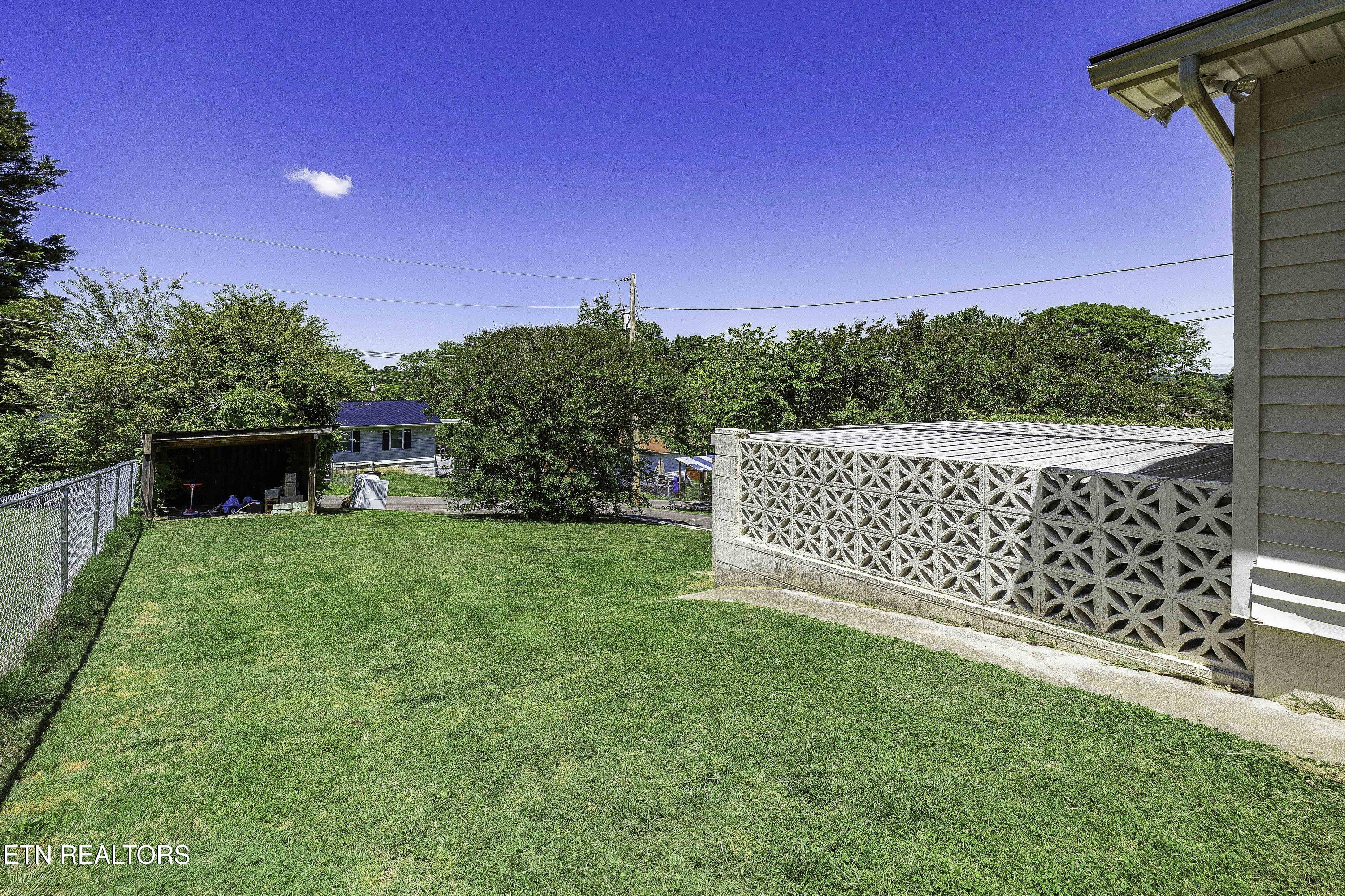 611 W 6th Avenue Lenoir City TN 37771