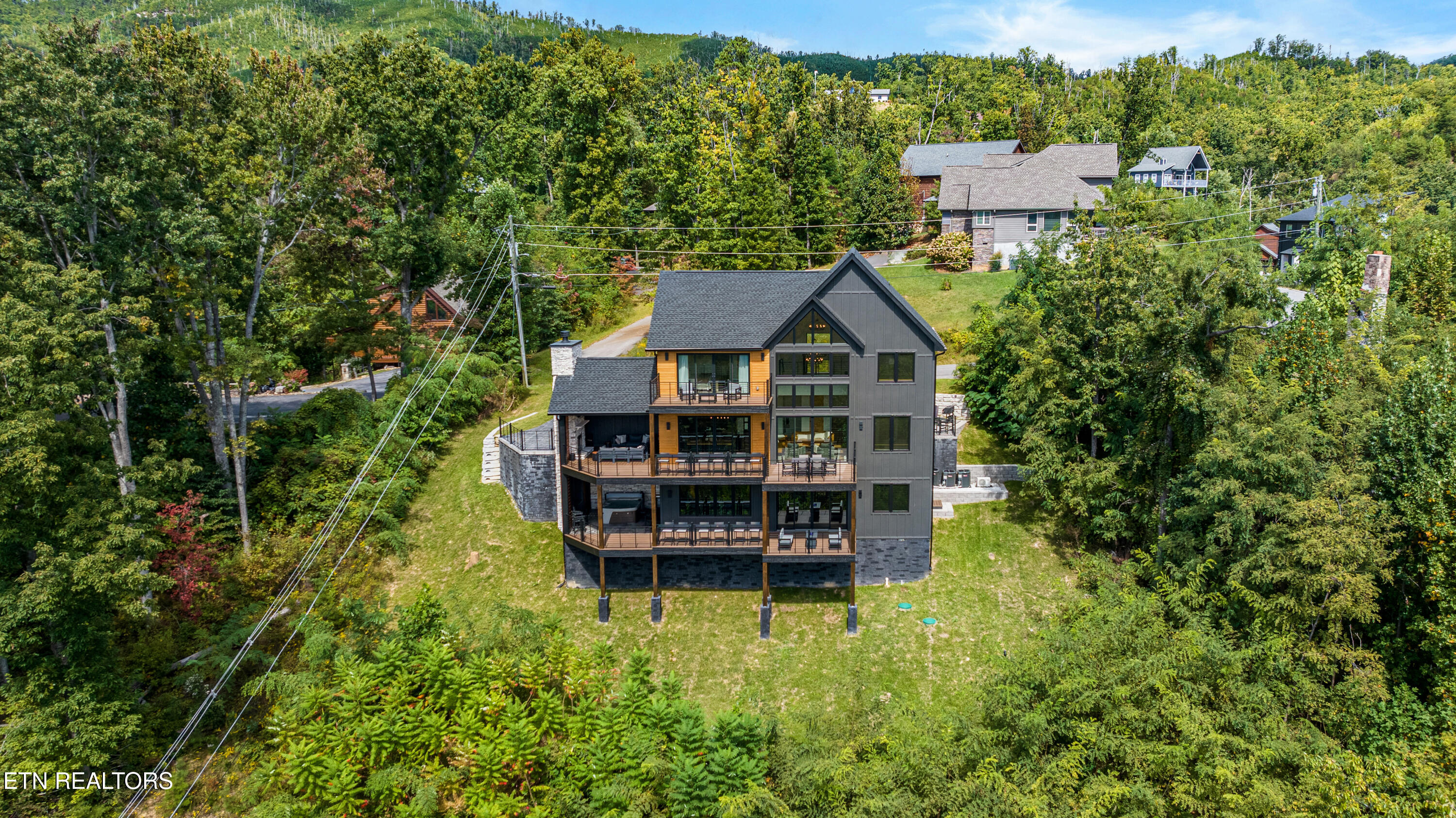 855 Deer Path Lane Gatlinburg TN 37738