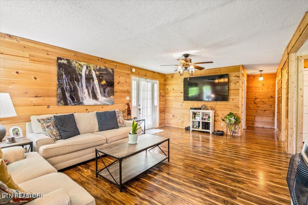 4662 Baker Highway Huntsville TN 37756
