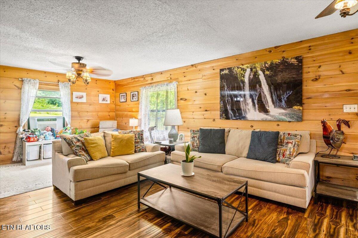 4662 Baker Highway Huntsville TN 37756