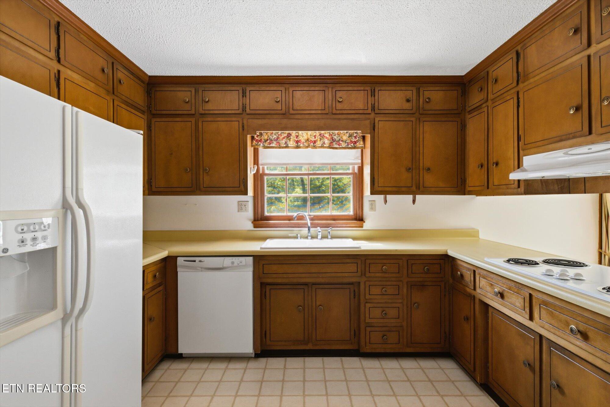 208 County Road 577 Englewood TN 37329