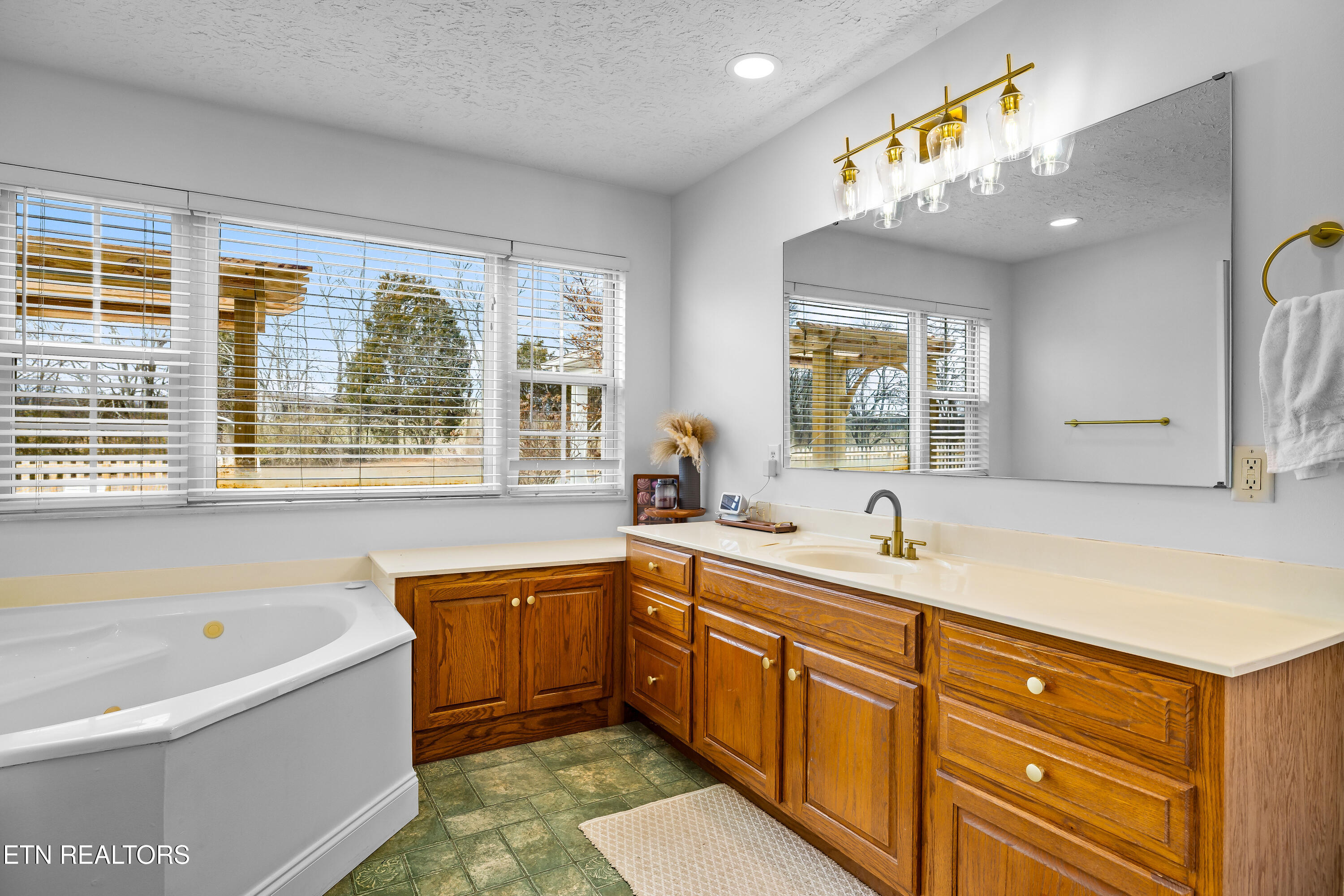 1325 Cannon Avenue Sweetwater TN 37874
