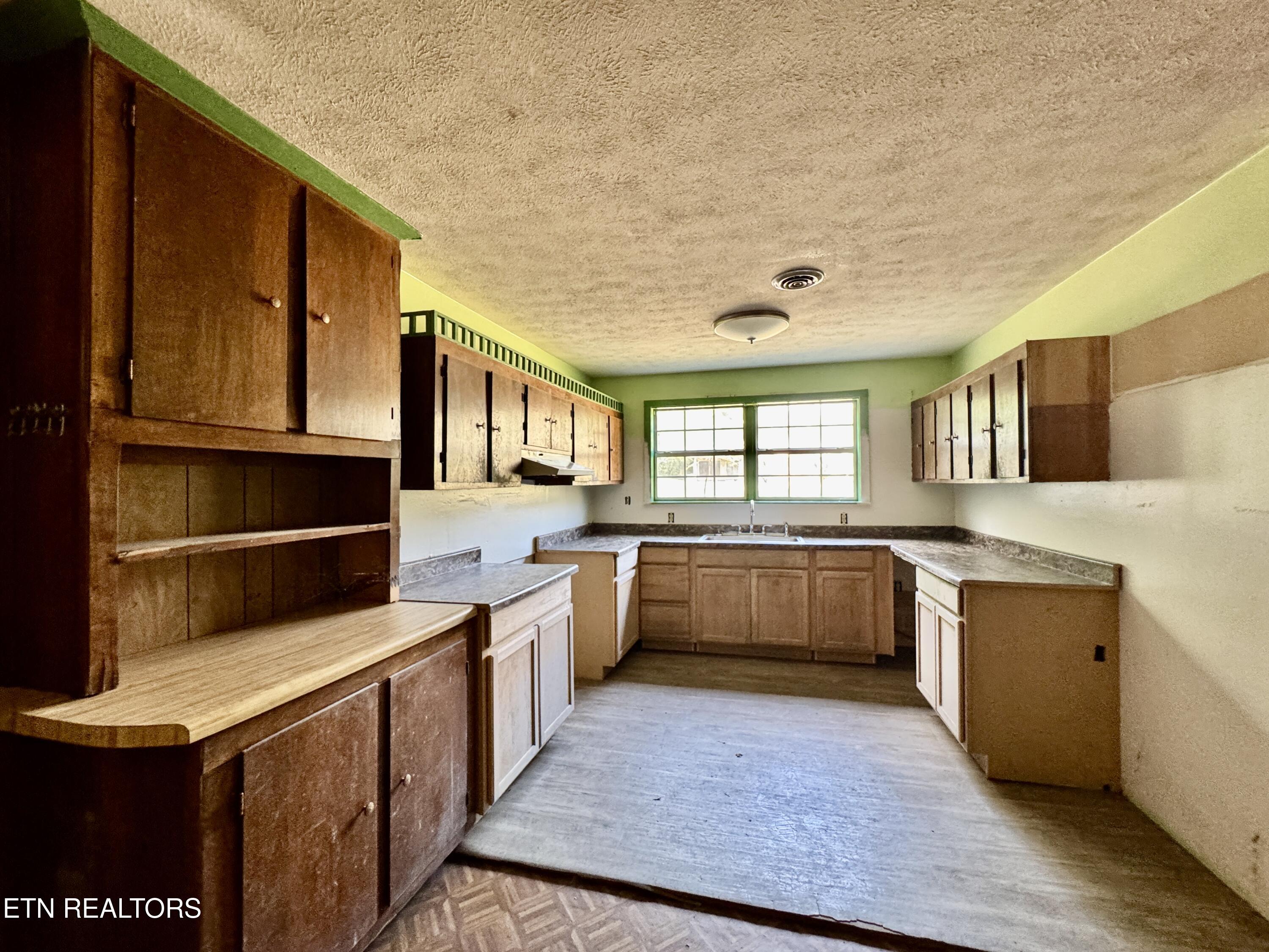 1608 Highway 116 Caryville TN 37714