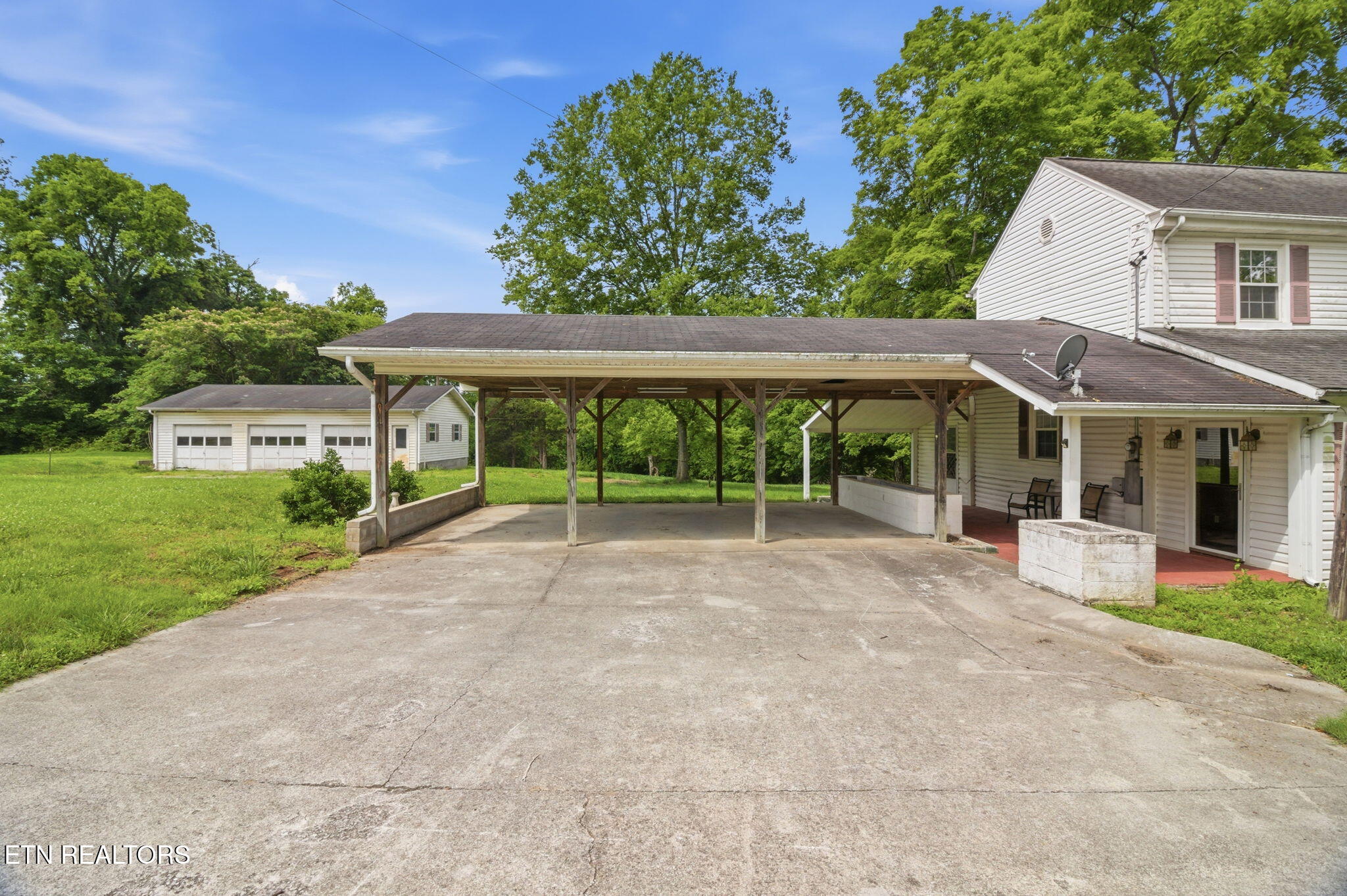 9320 Mascot Road Mascot TN 37806