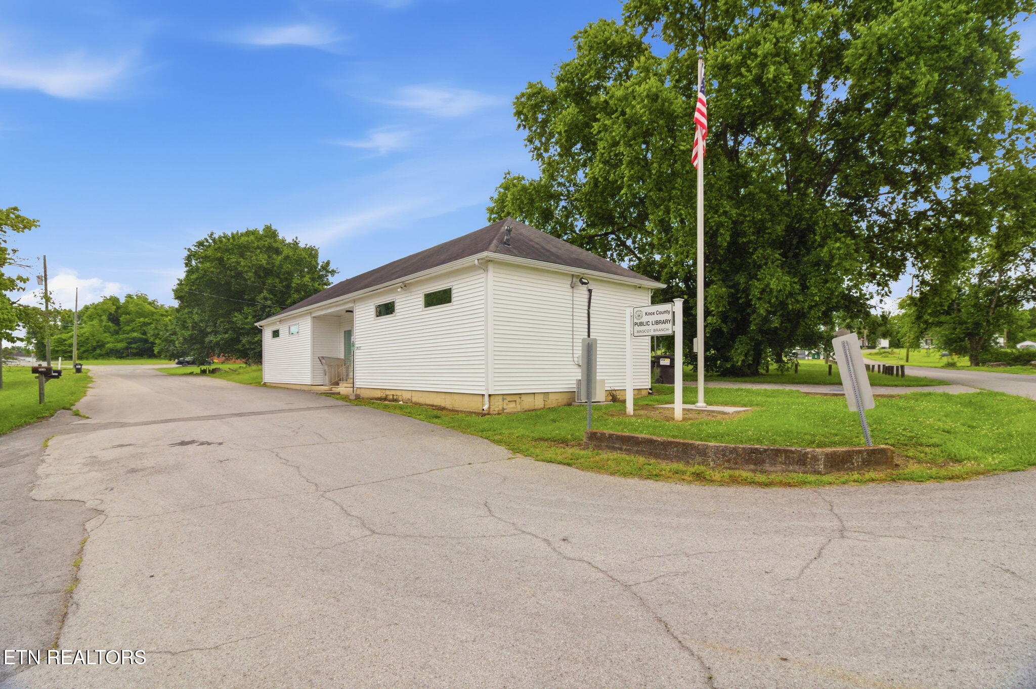 9320 Mascot Road Mascot TN 37806