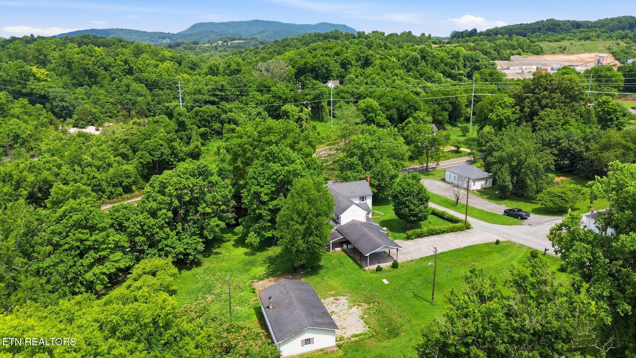 9320 Mascot Road Mascot TN 37806