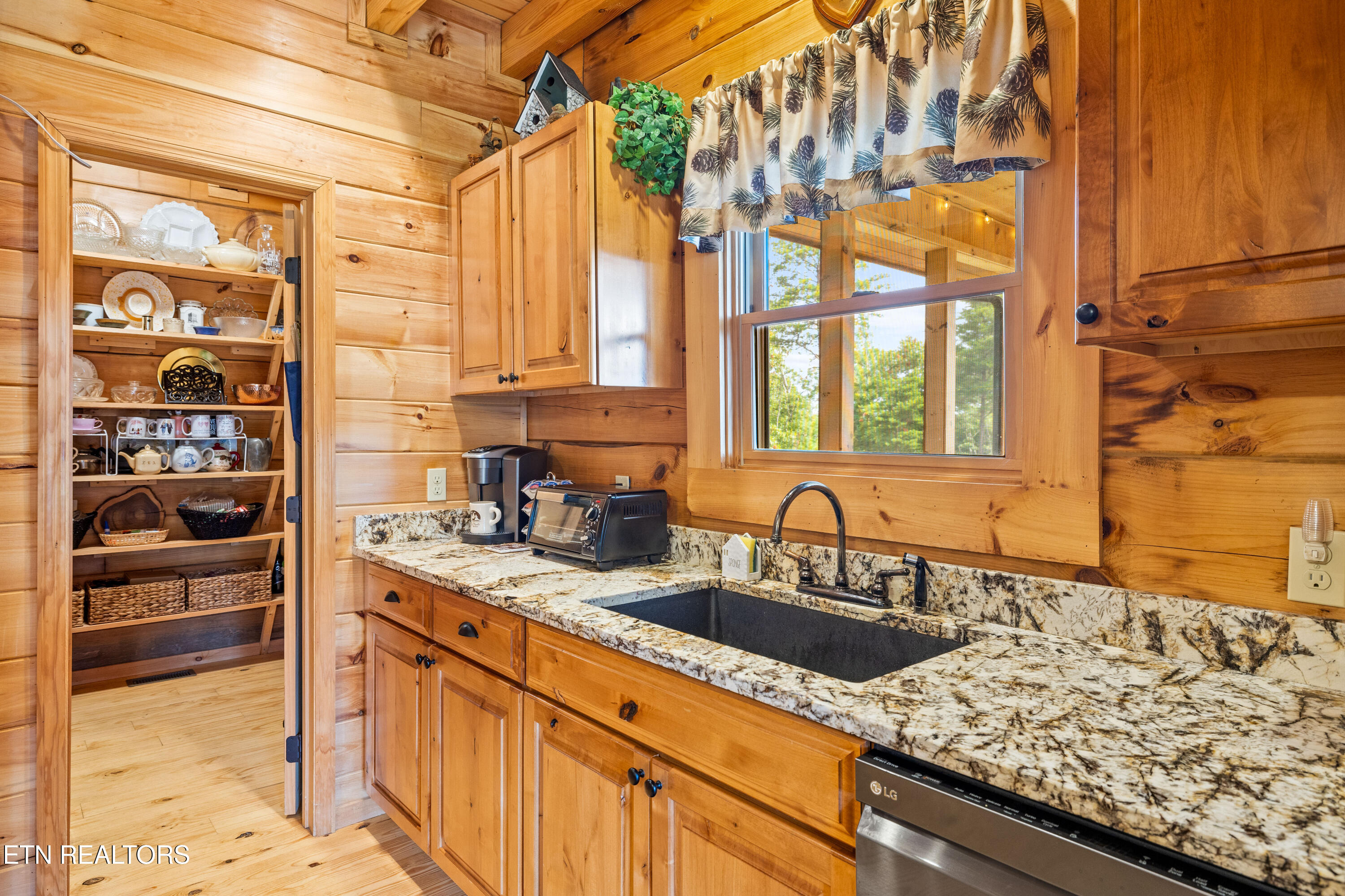 1099 Smithfield Road Tellico Plains TN 37385