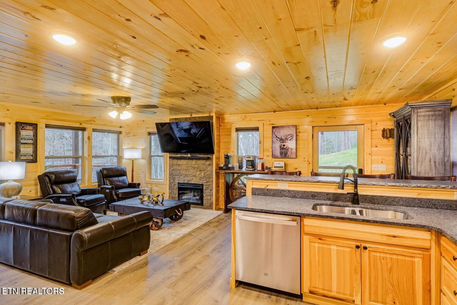 1614 Lake Drive Gatlinburg TN 37738
