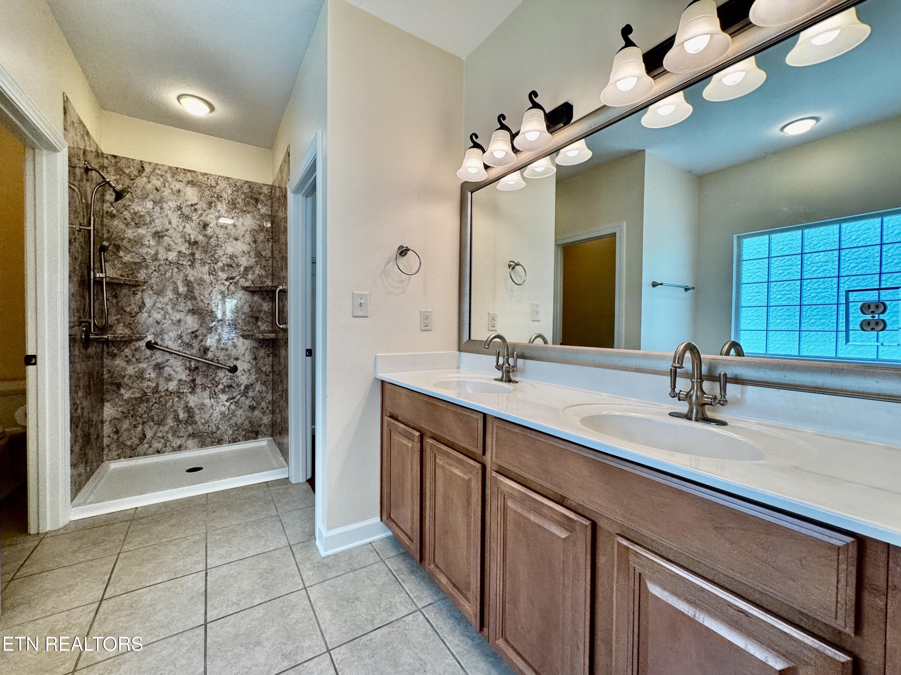 232 Mialaquo Circle Loudon TN 37774