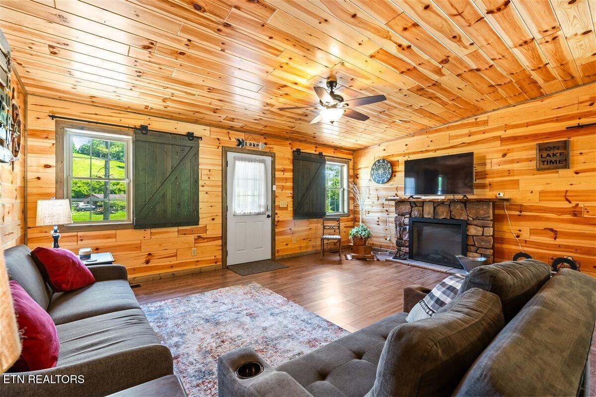 542 Whitman Hollow Road Lafollette TN 37766