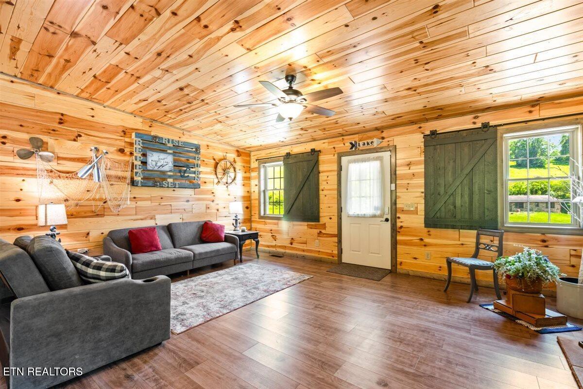 542 Whitman Hollow Road Lafollette TN 37766