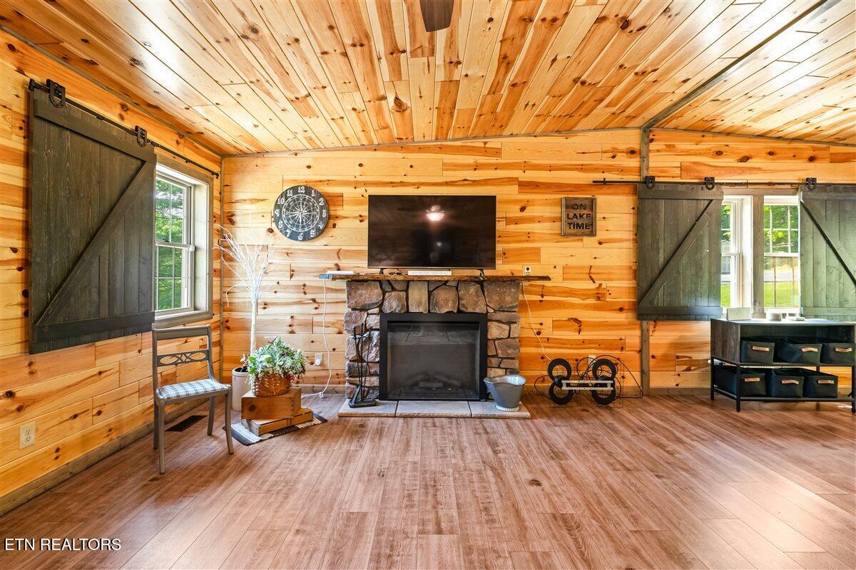 542 Whitman Hollow Road Lafollette TN 37766
