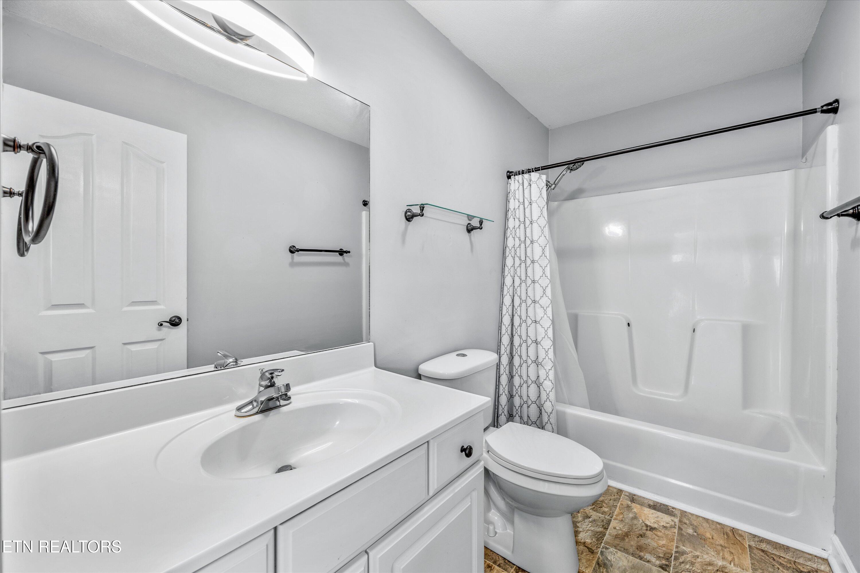 121 Stones Lane Jacksboro TN 37757