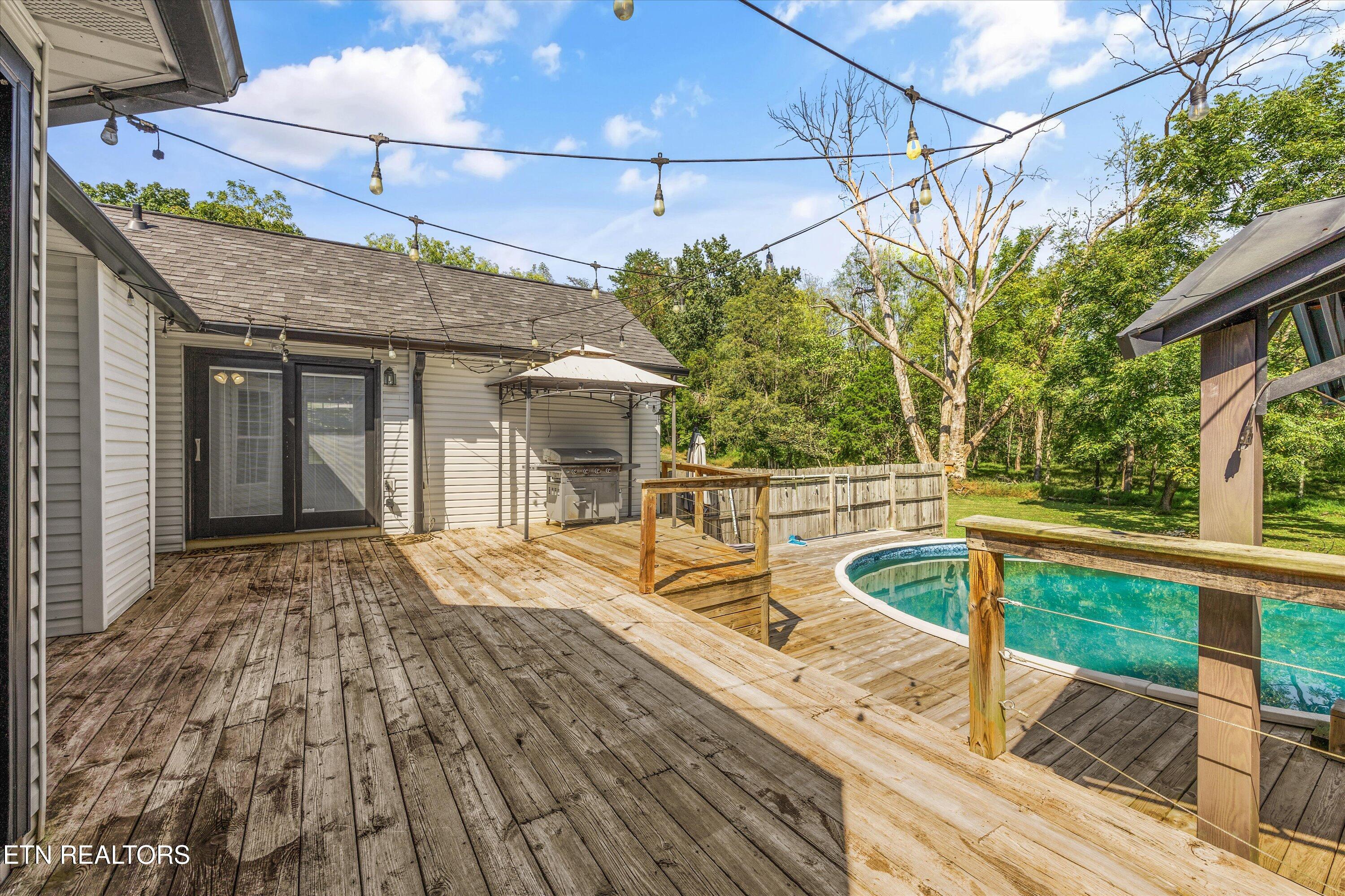 121 Stones Lane Jacksboro TN 37757