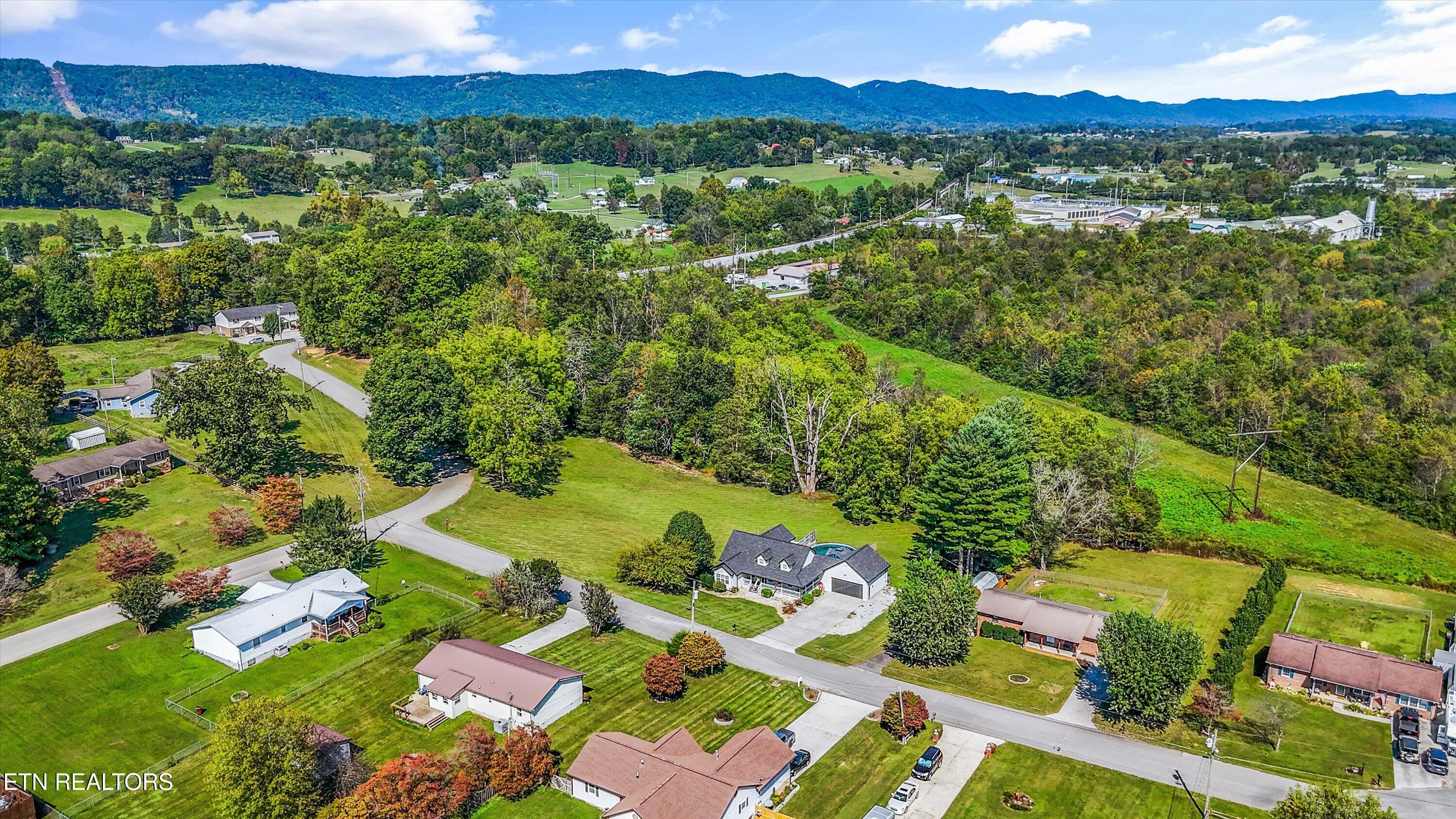 121 Stones Lane Jacksboro TN 37757