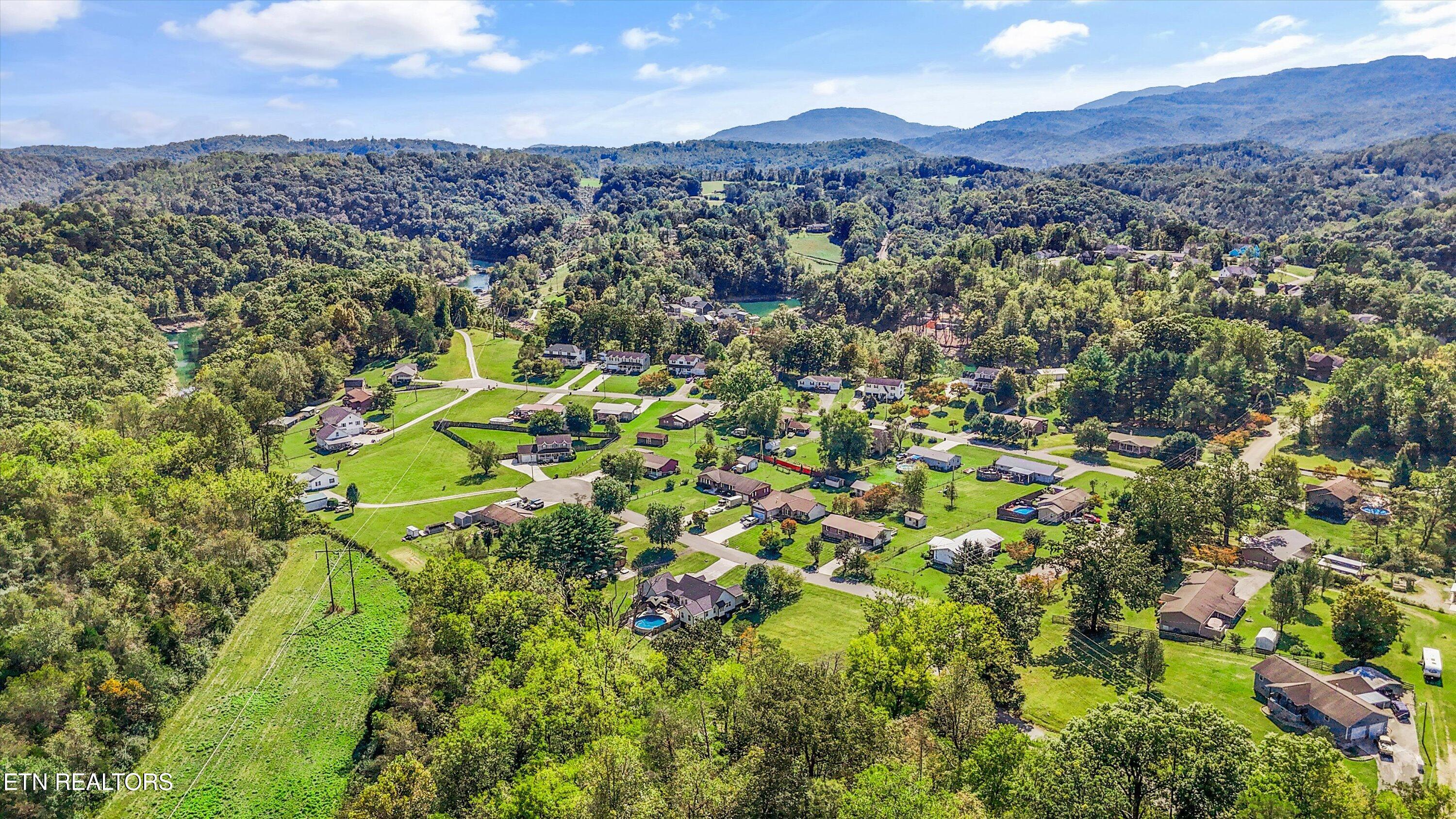 121 Stones Lane Jacksboro TN 37757