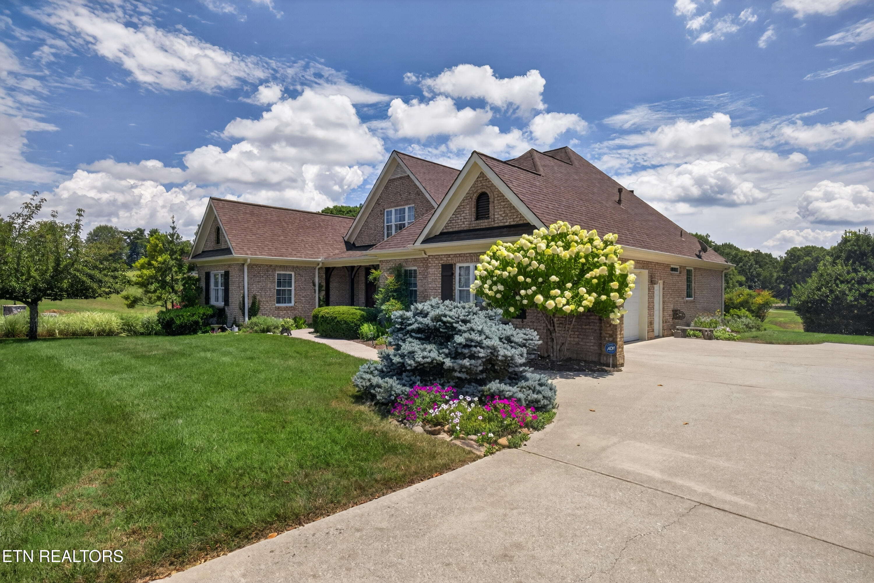 143 Amberly Court Lenoir City TN 37772