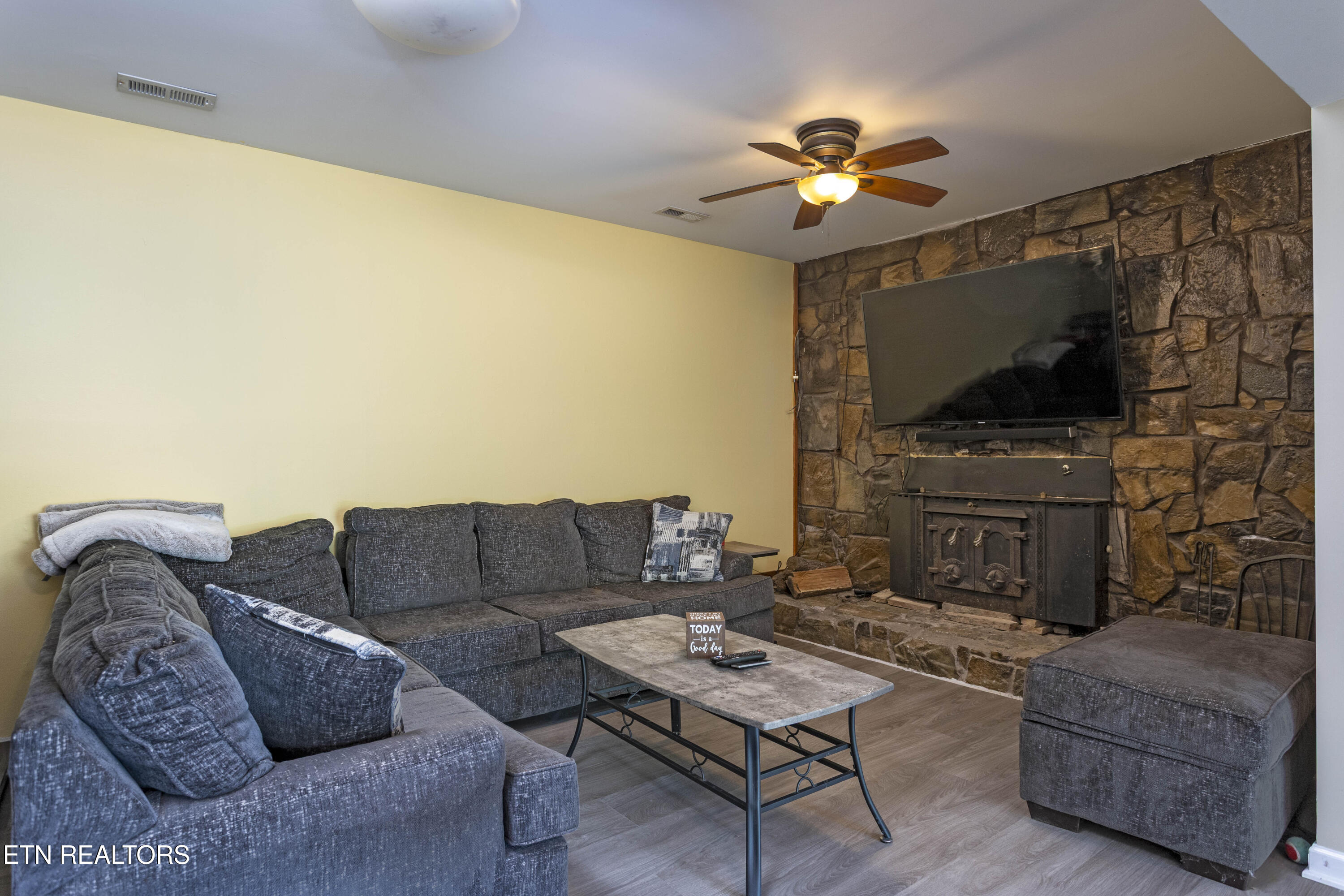 217 Roberts Road Spring City TN 37381