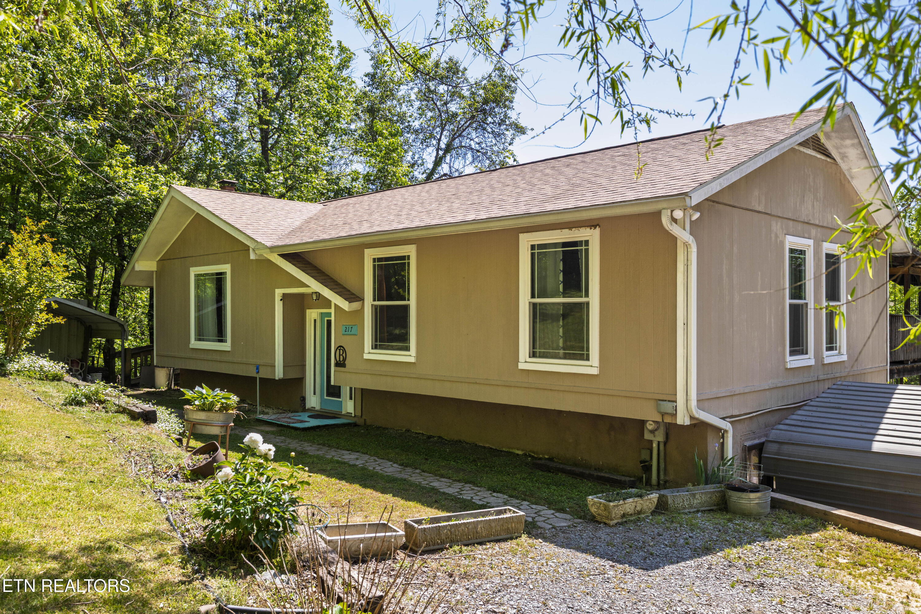 217 Roberts Road Spring City TN 37381