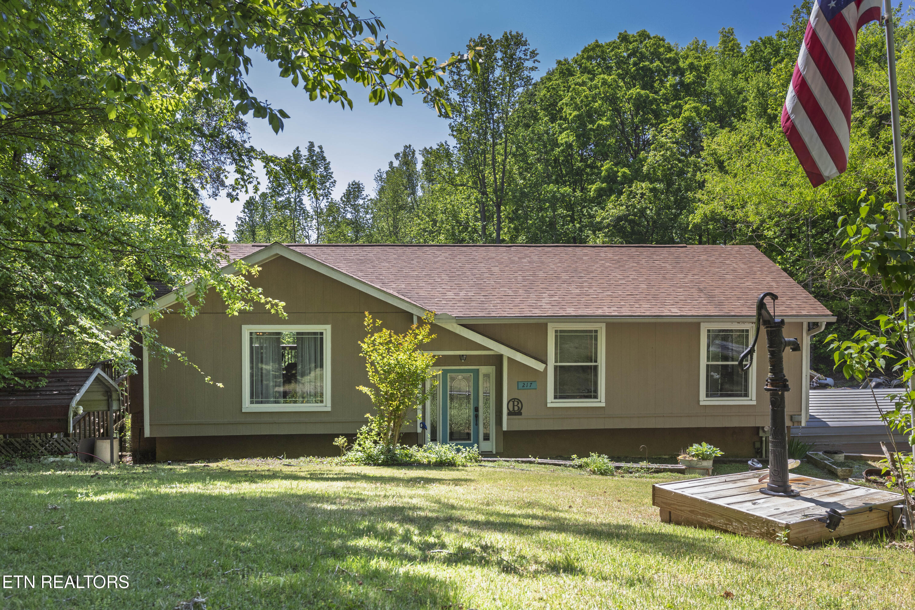 217 Roberts Road Spring City TN 37381