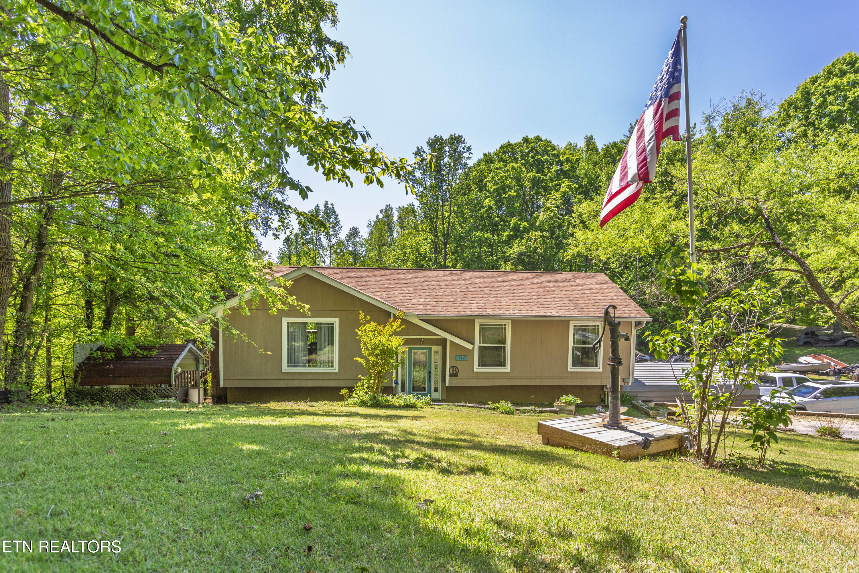 217 Roberts Road Spring City TN 37381