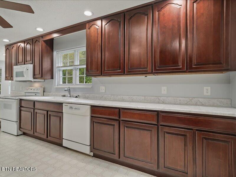 851 Rawhide Trail Lenoir City TN 37772