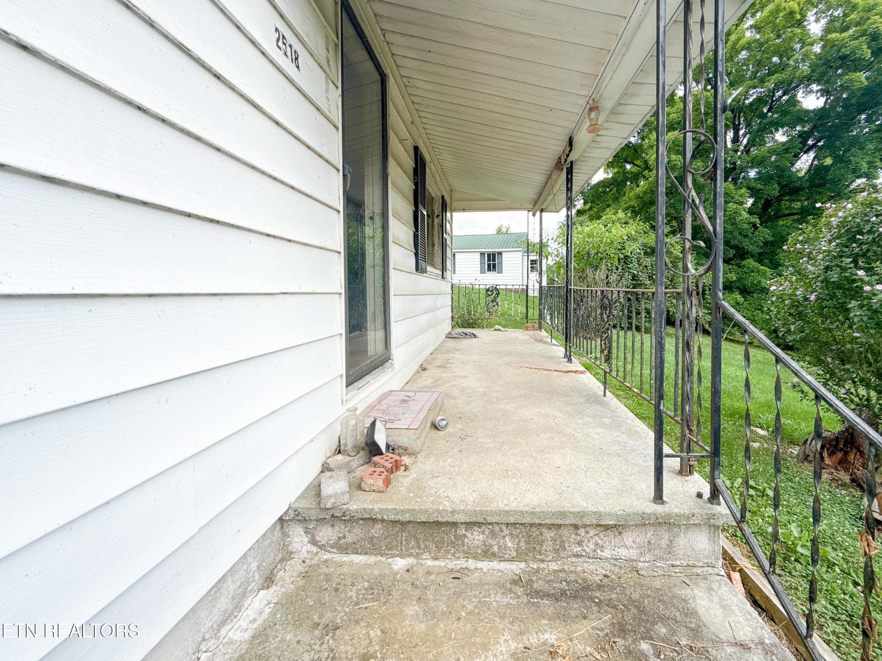 2518 Roseberry Road Mascot TN 37806