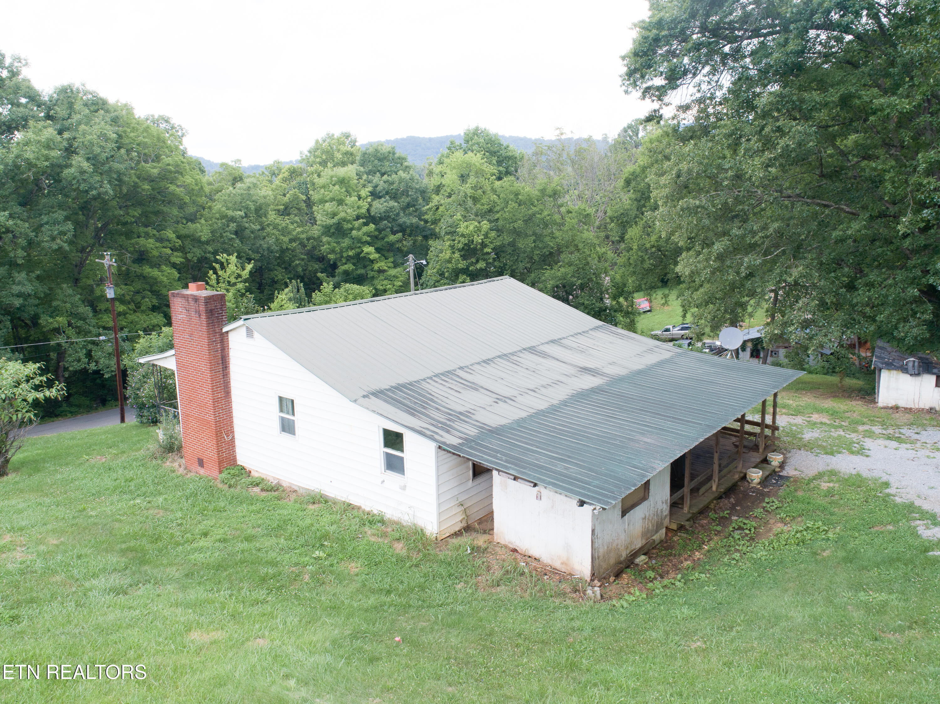 2518 Roseberry Road Mascot TN 37806