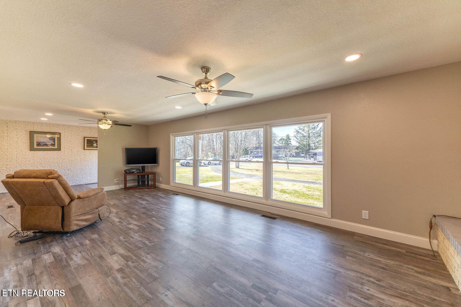 140 Riley Drive Lenoir City TN 37771