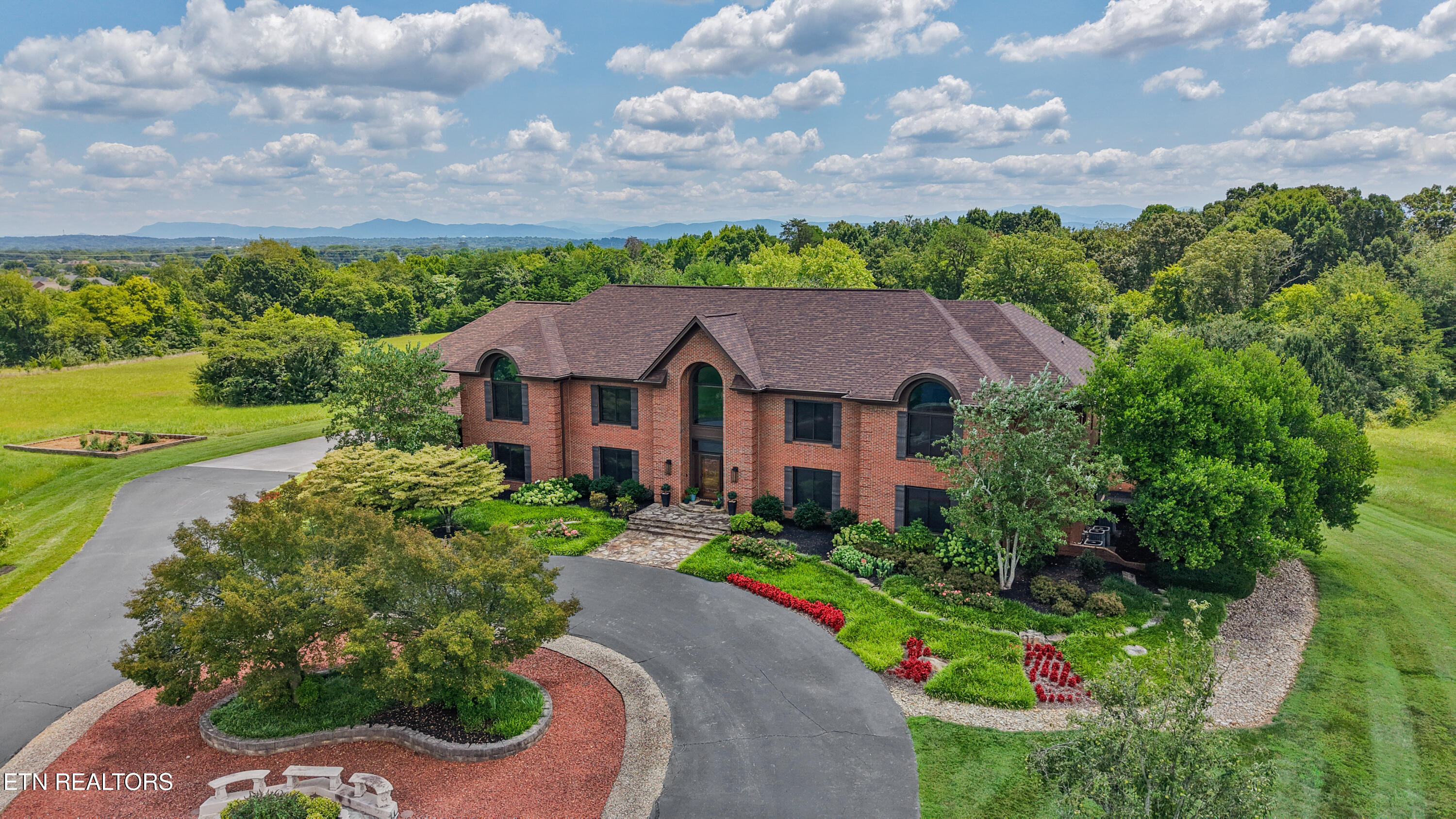 1329 W Hunt Road Maryville TN 37801