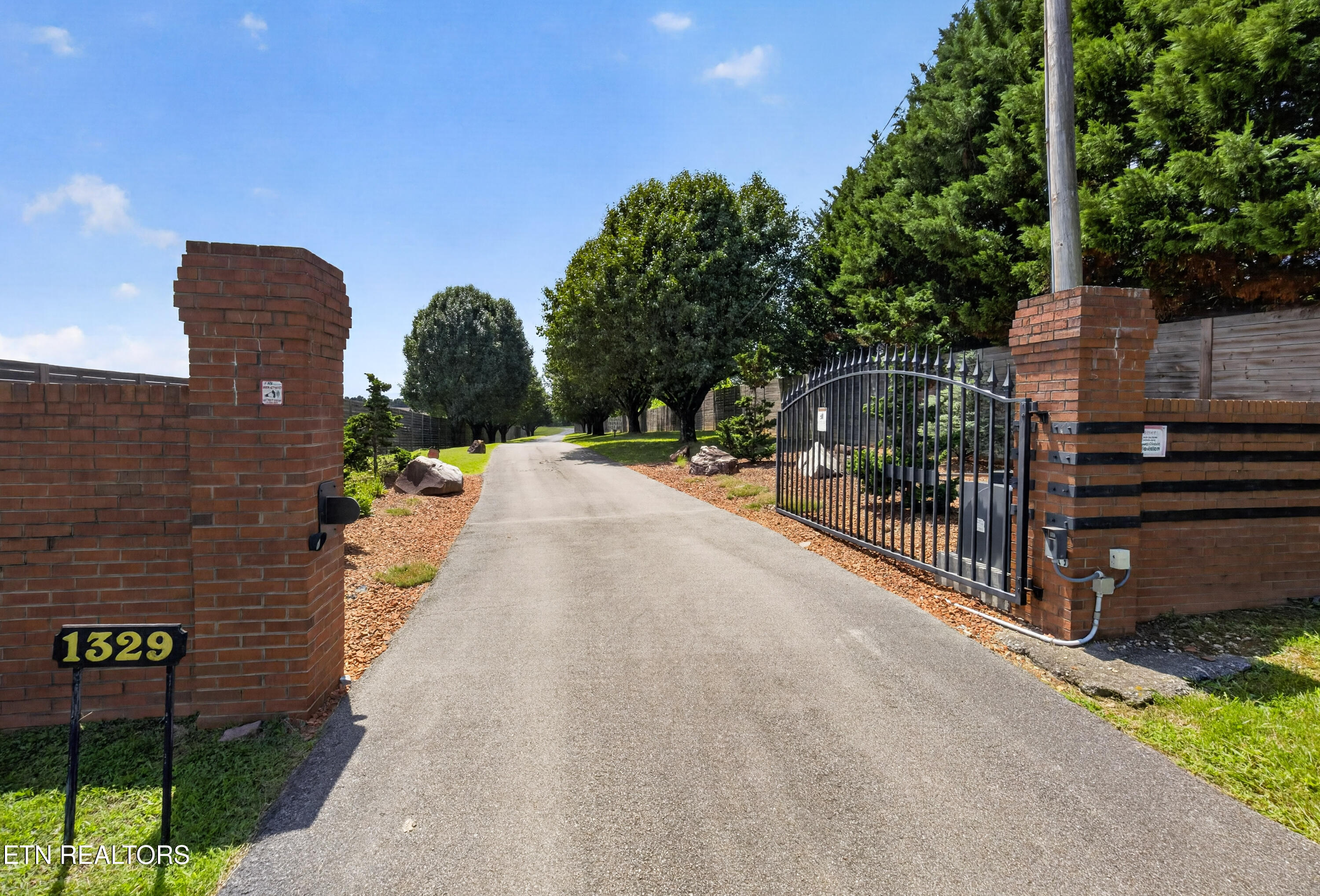 1329 W Hunt Road Maryville TN 37801
