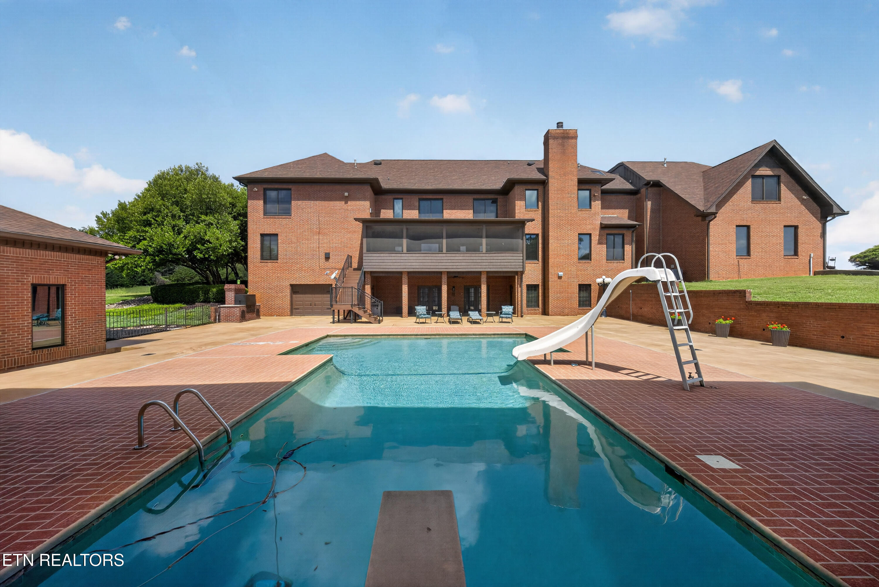 1329 W Hunt Road Maryville TN 37801