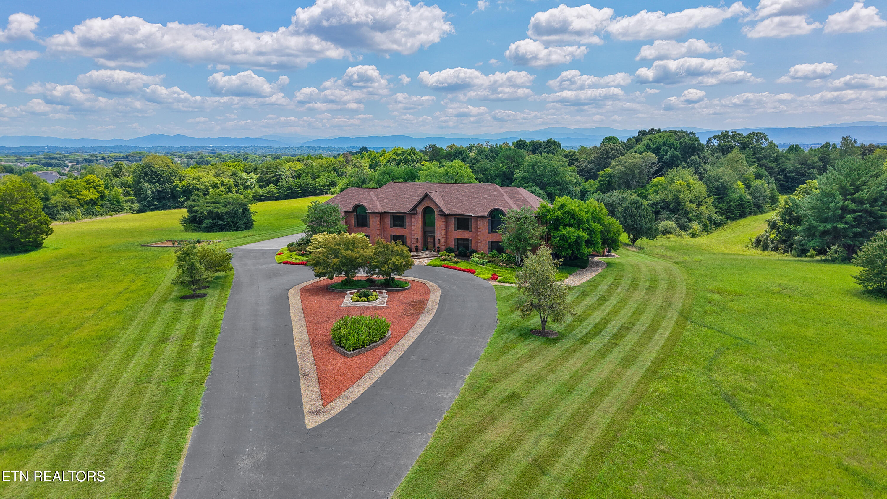 1329 W Hunt Road Maryville TN 37801
