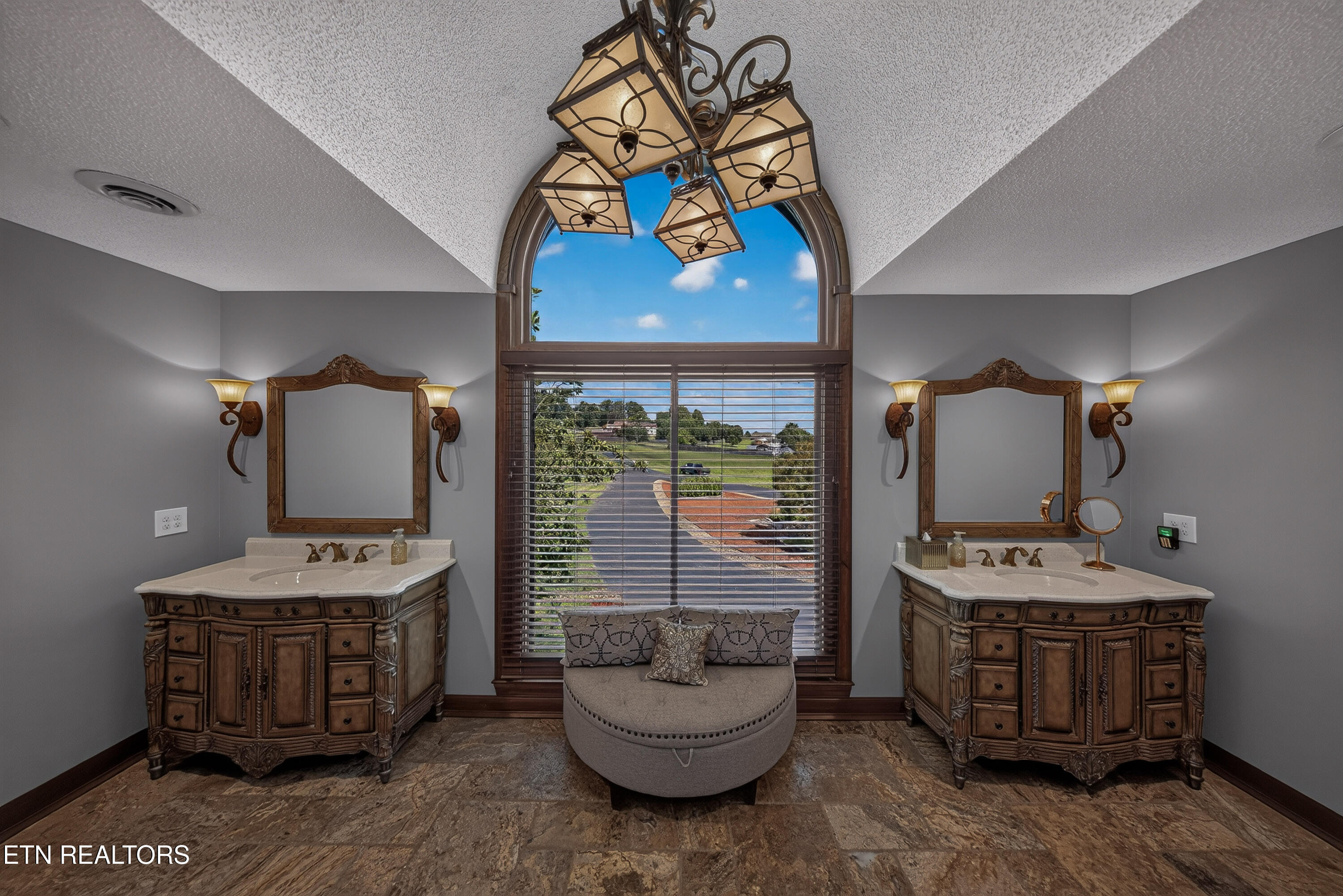 1329 W Hunt Road Maryville TN 37801