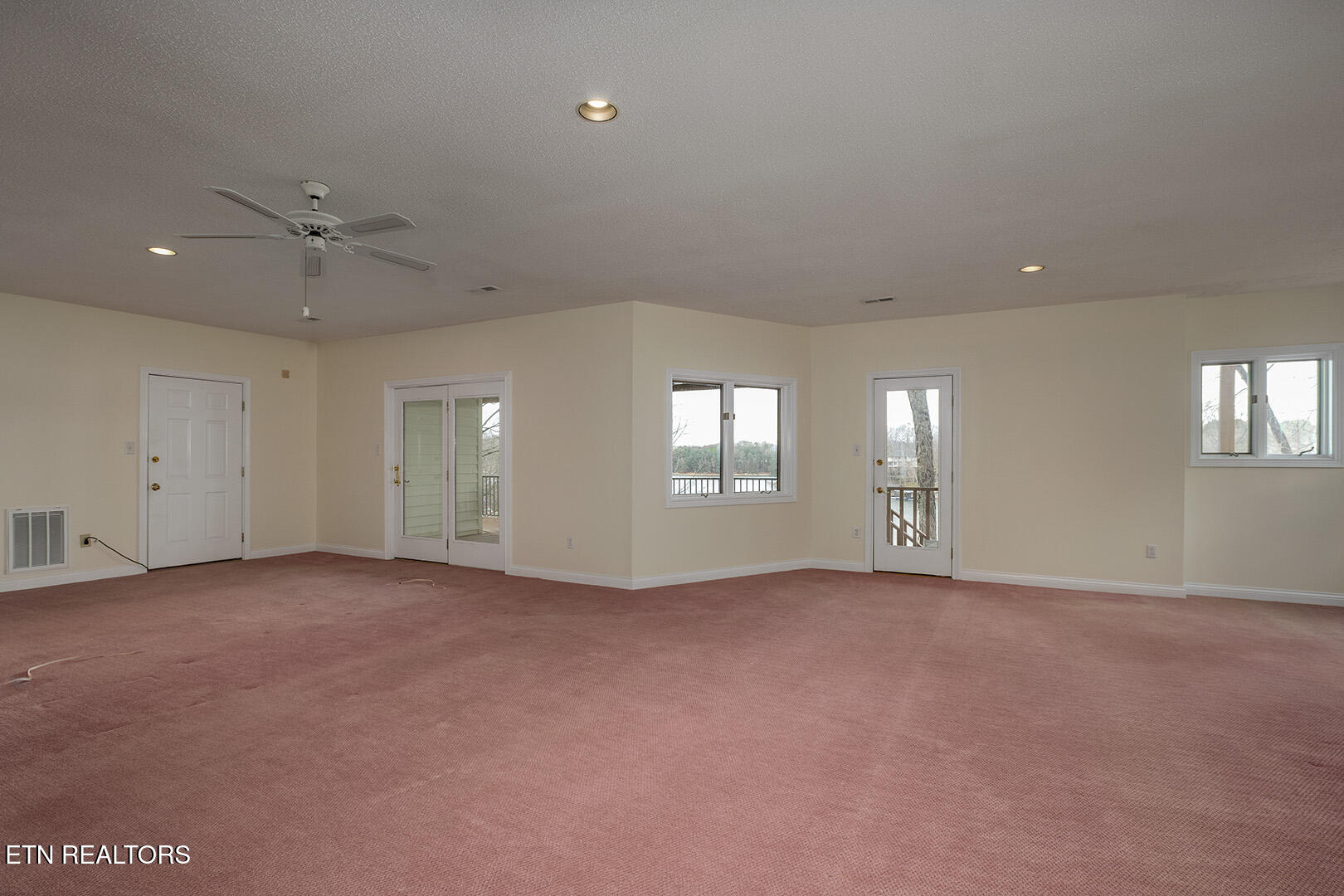 206 Kiyuga Lane Loudon TN 37774