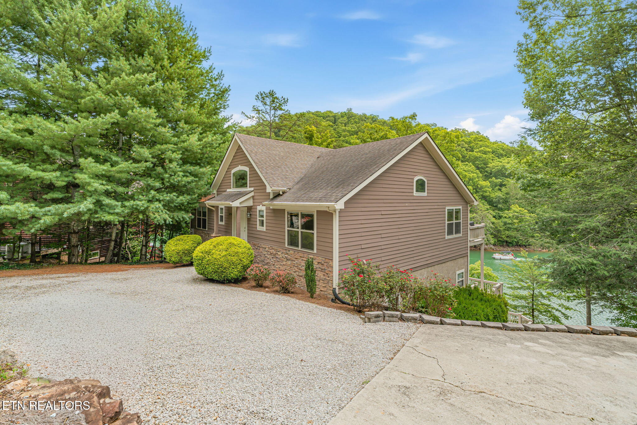 678 Waterfront Trail Lafollette TN 37766