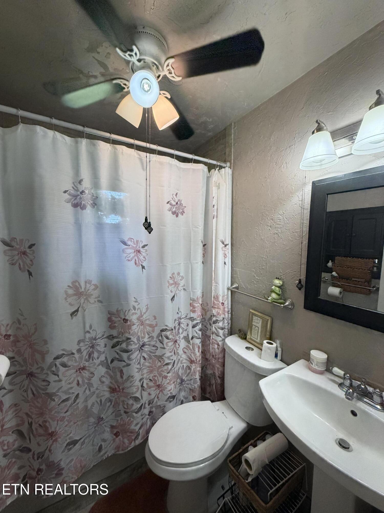2860 Boyds Creek Highway Sevierville TN 37876