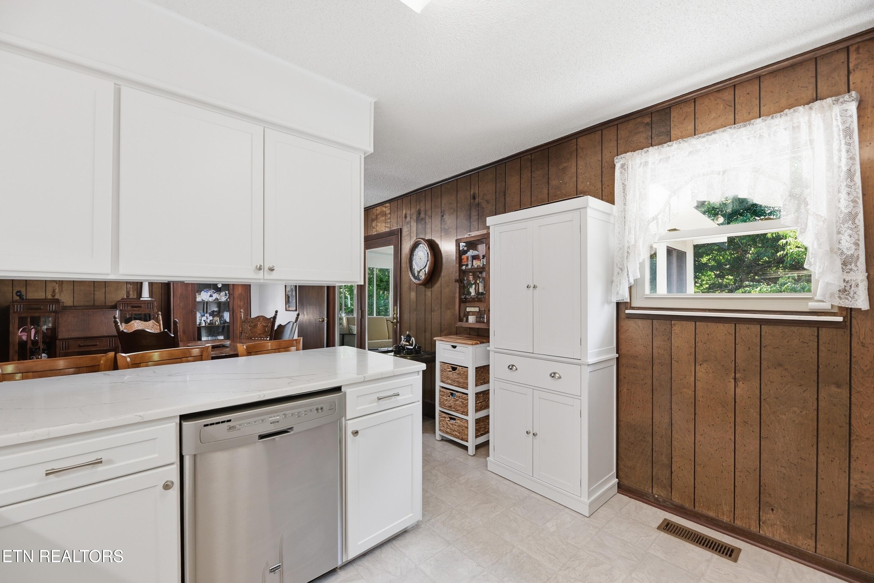 221 Sherwood Road Powell TN 37849