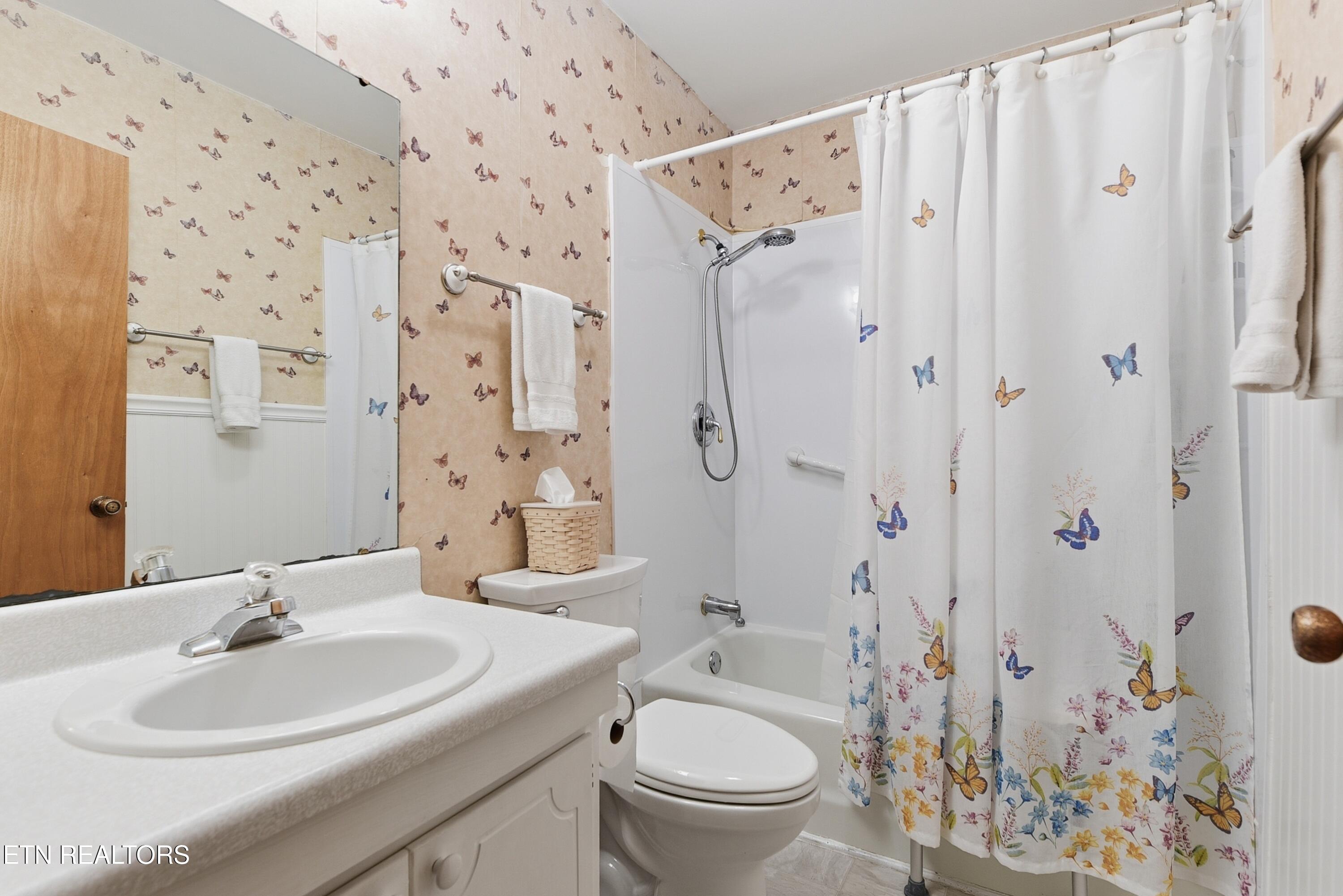 221 Sherwood Road Powell TN 37849