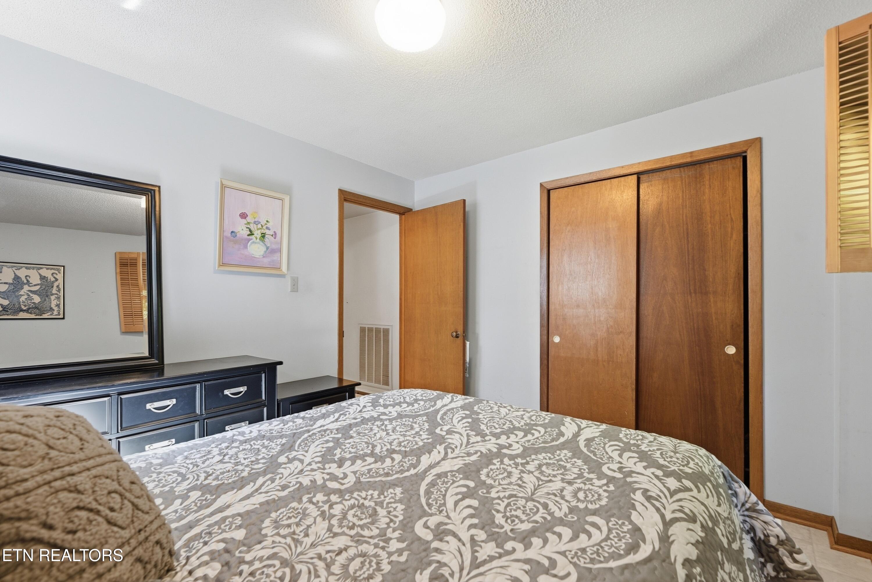 221 Sherwood Road Powell TN 37849