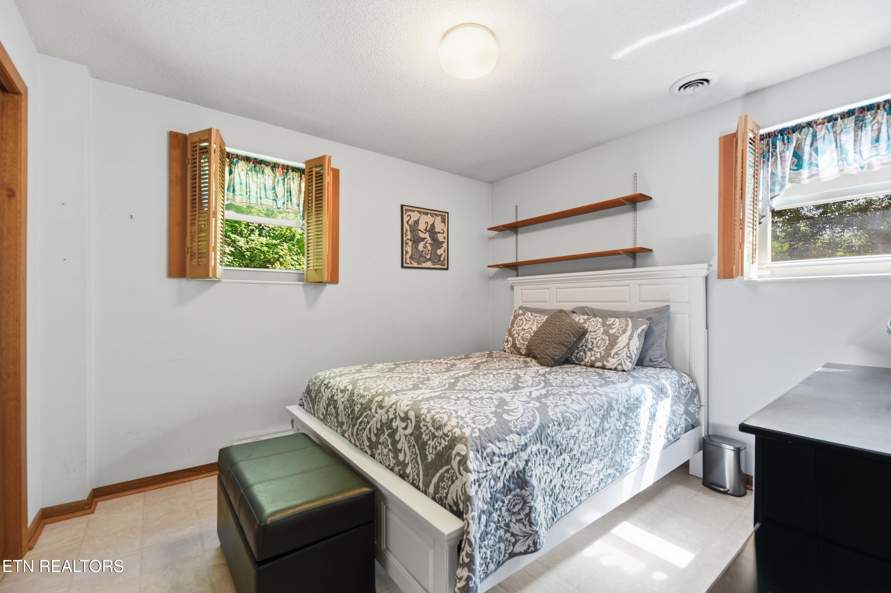 221 Sherwood Road Powell TN 37849