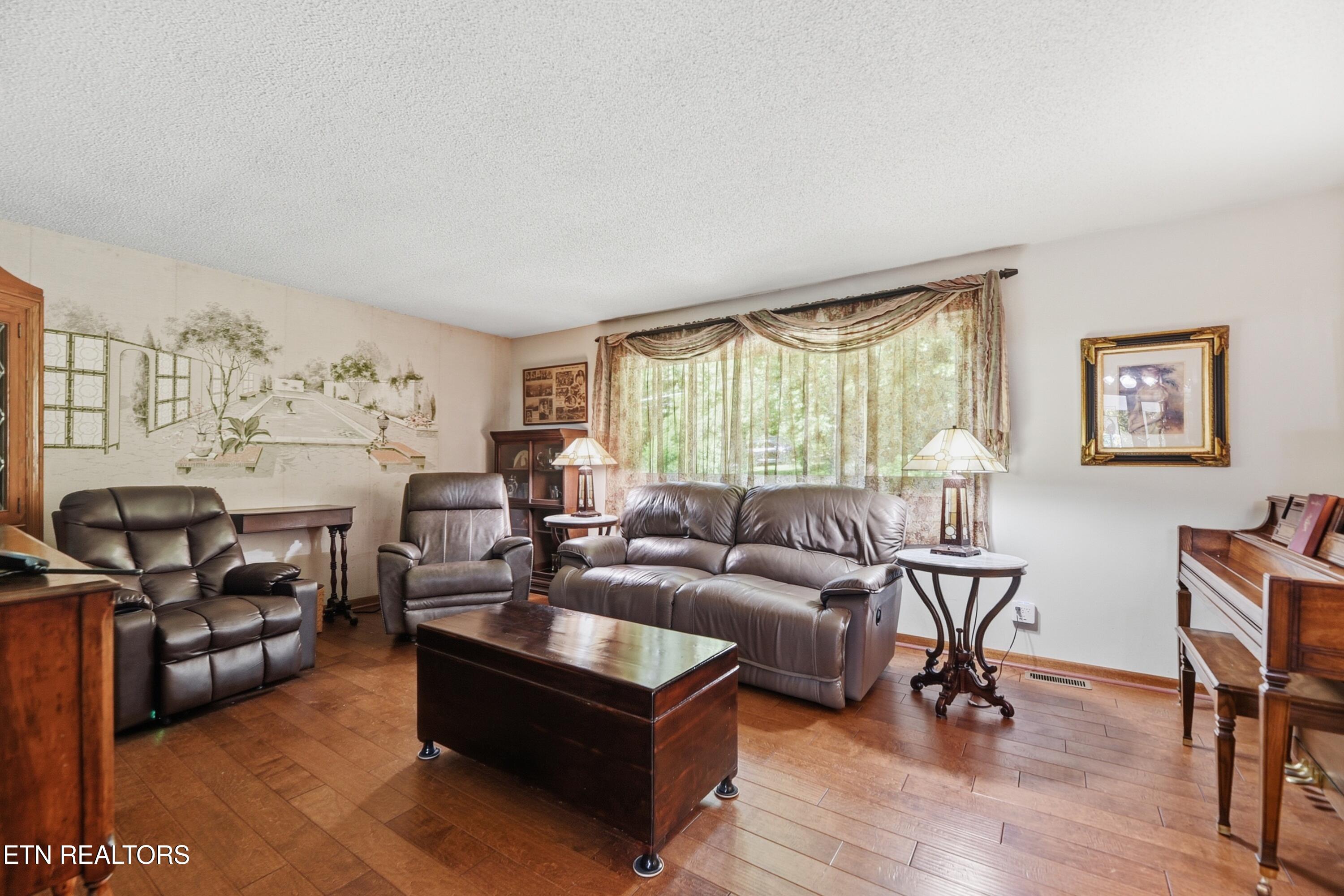 221 Sherwood Road Powell TN 37849