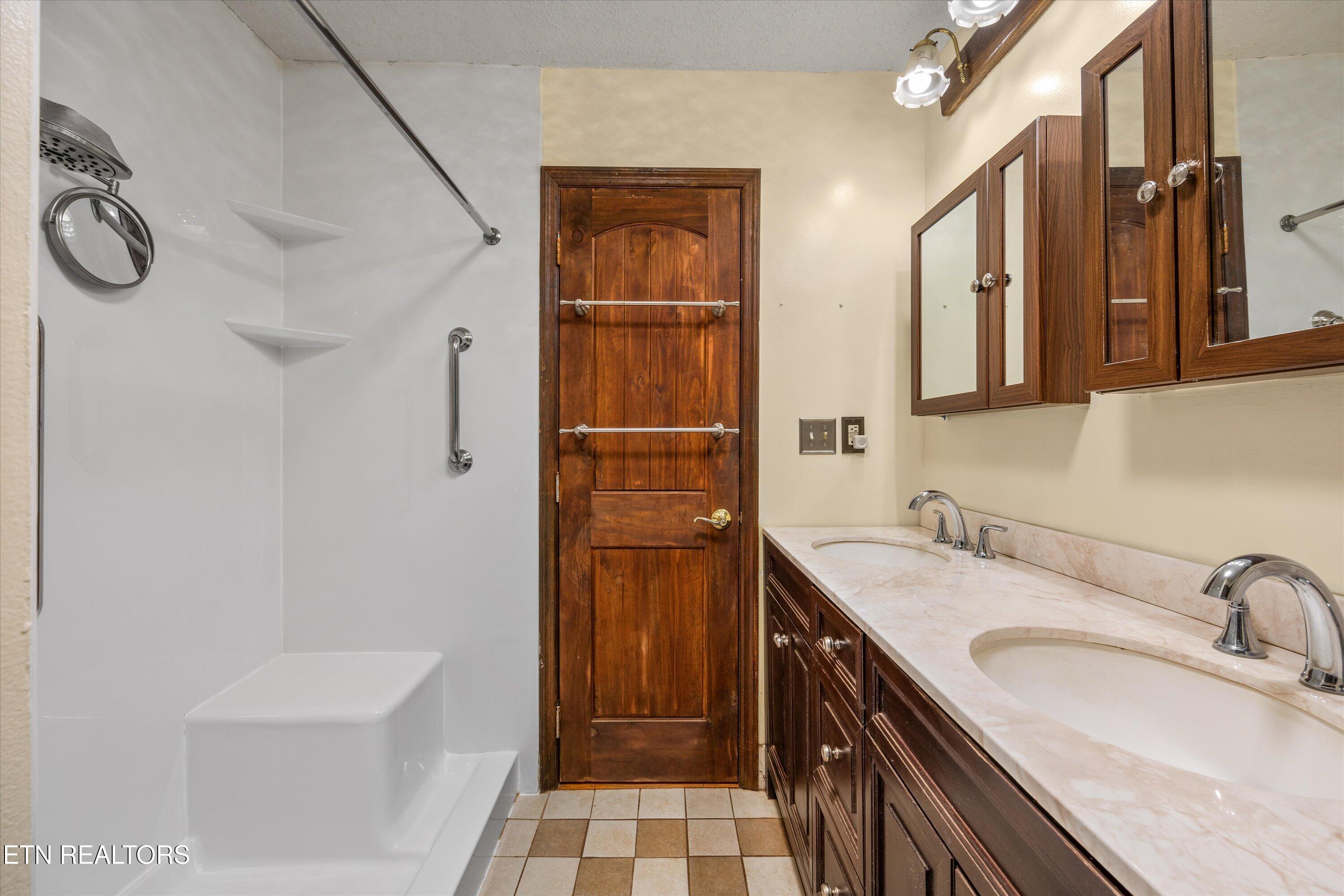 129 Pleasant Hill Road Sweetwater TN 37874