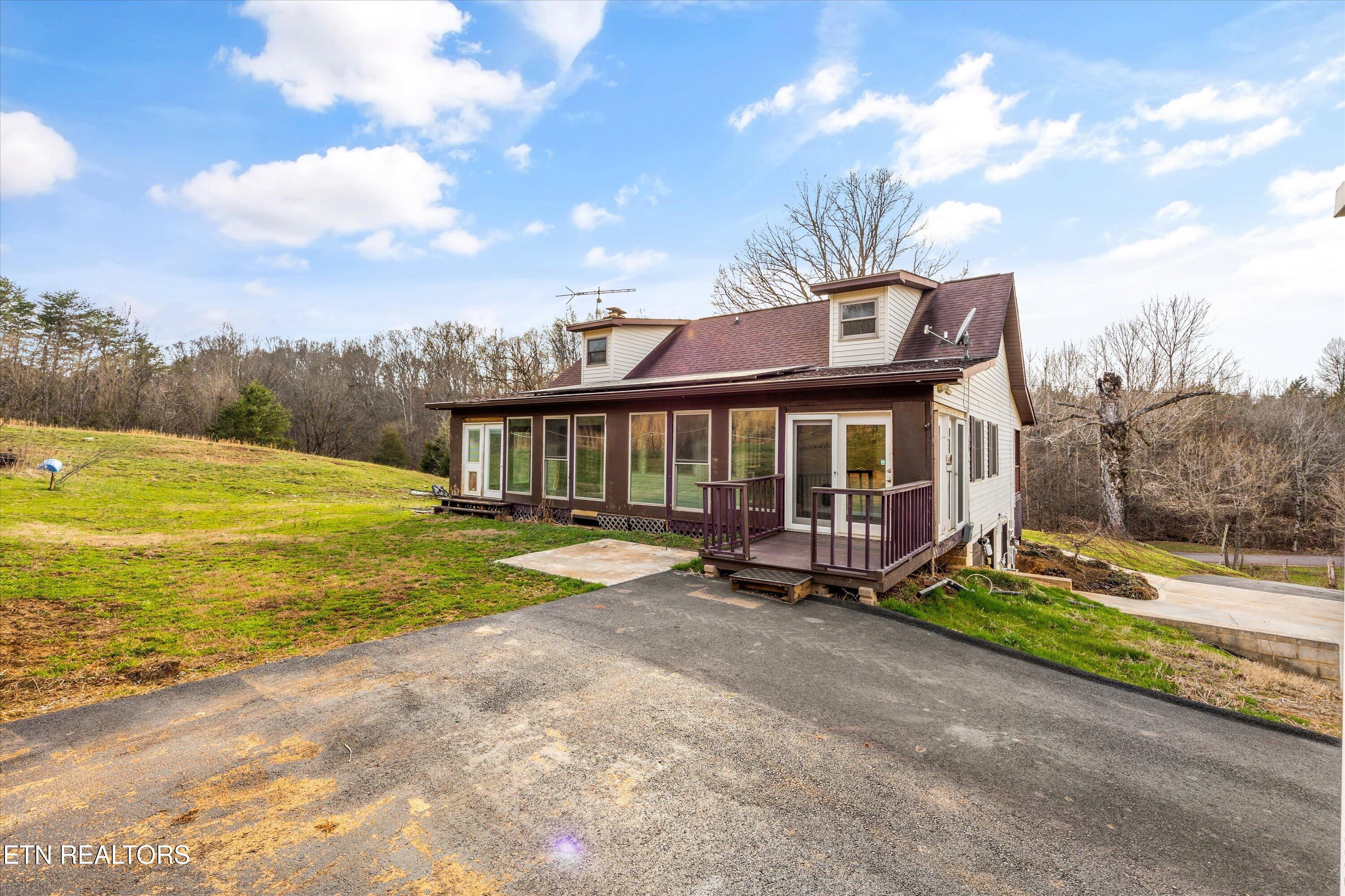 129 Pleasant Hill Road Sweetwater TN 37874