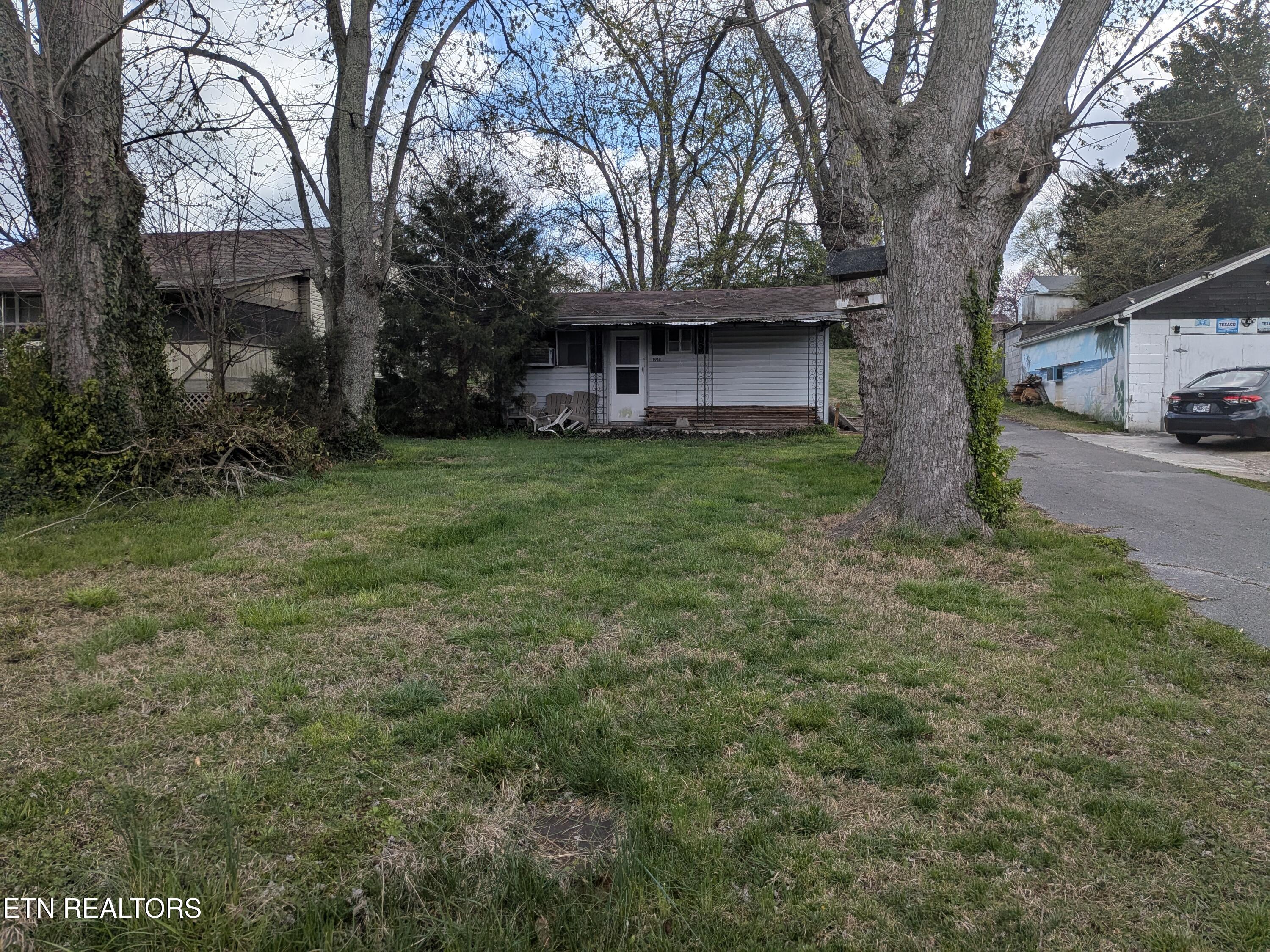 1918 Sandusky Road Knoxville TN 37912