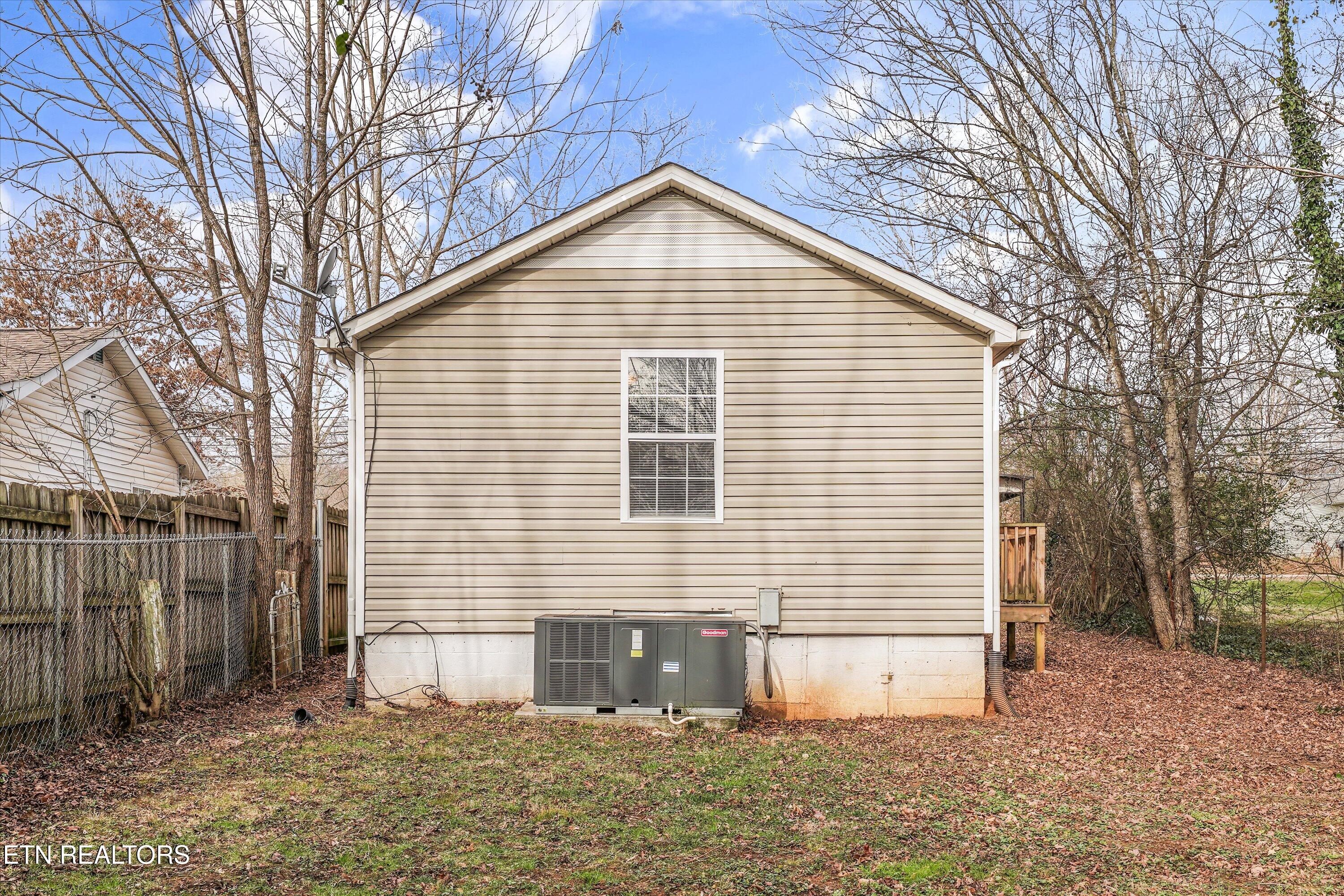 2417 Mentor Road Louisville TN 37777