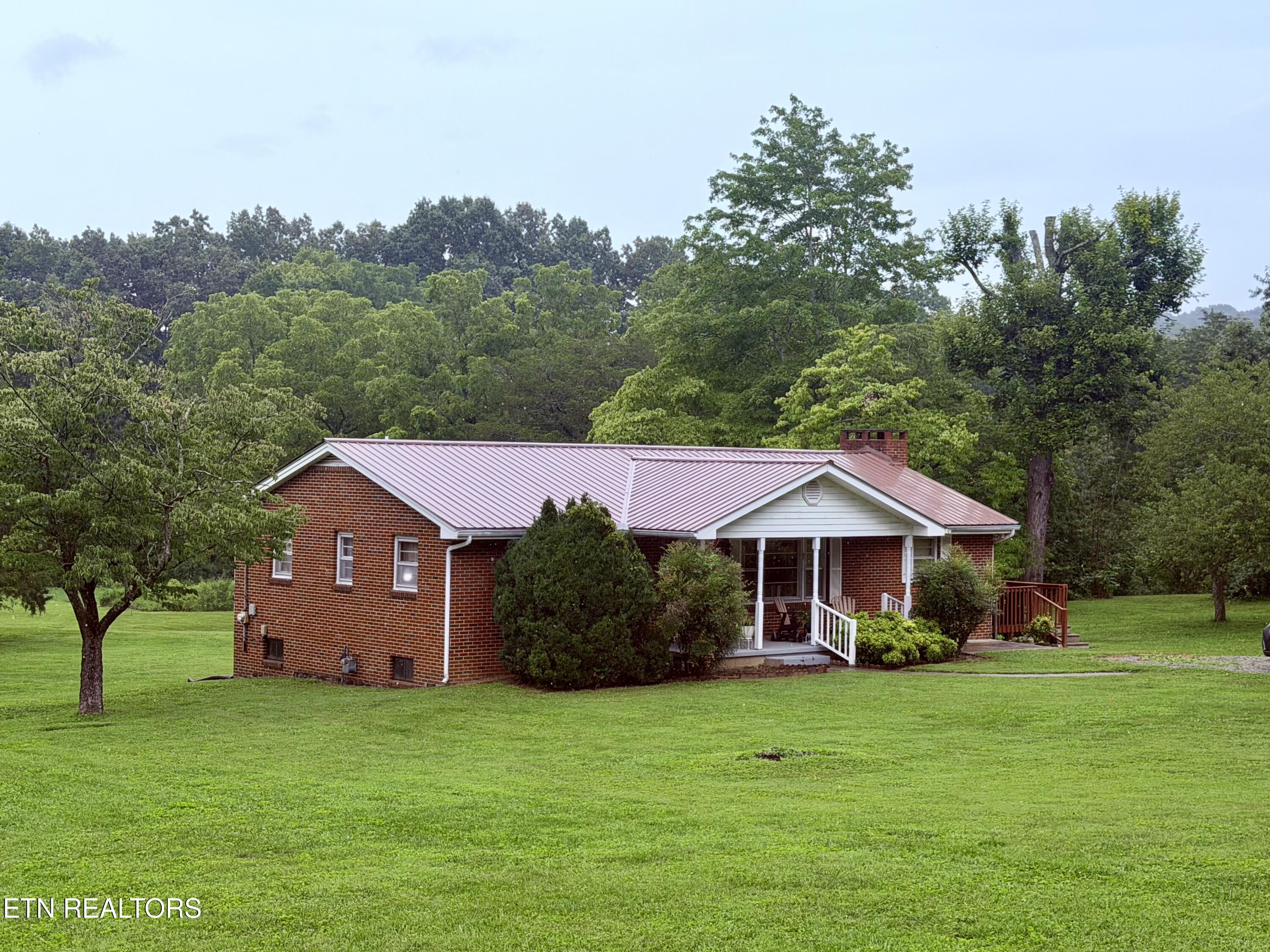 371 Pinecrest Road Jacksboro TN 37757