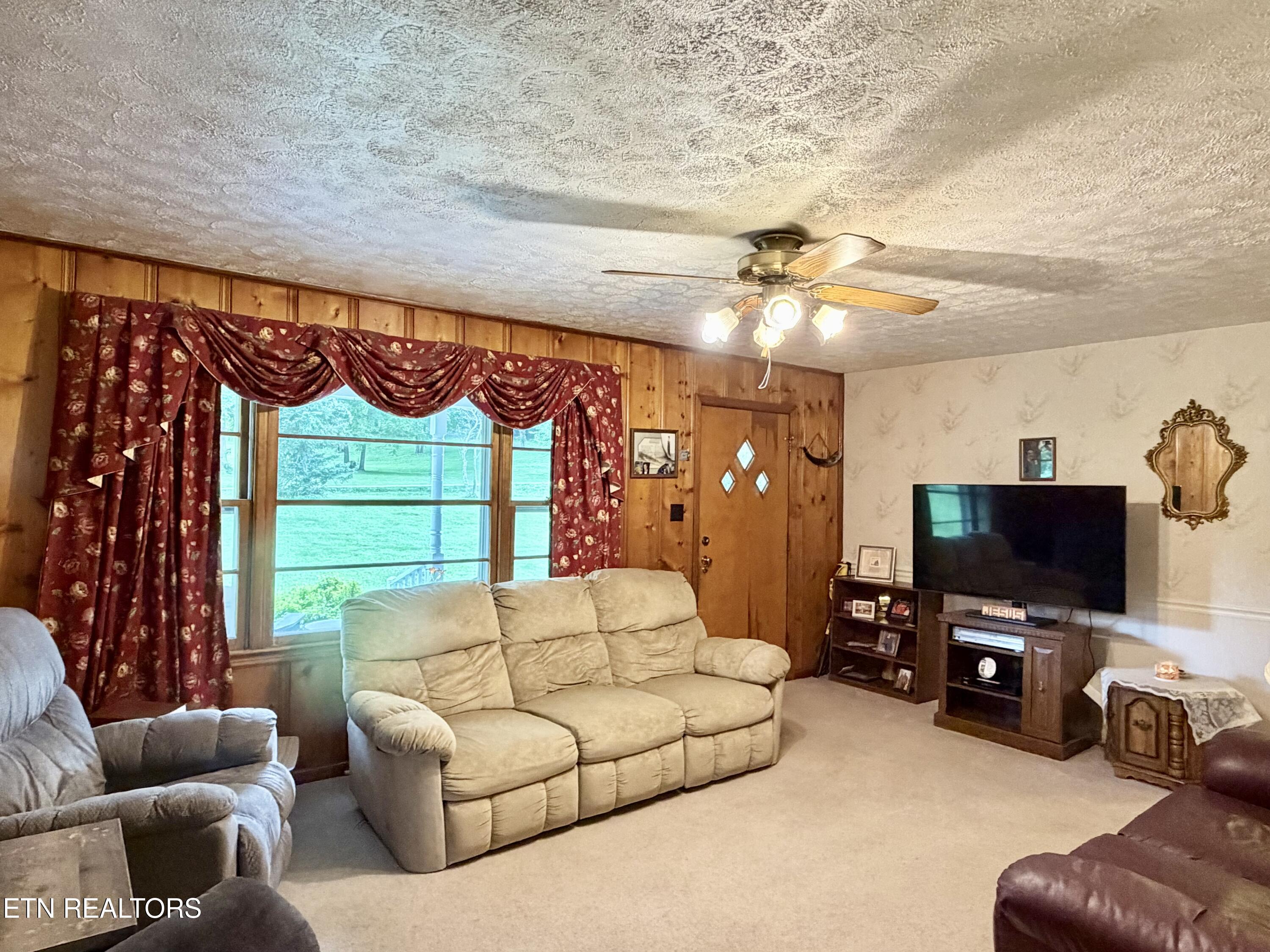 371 Pinecrest Road Jacksboro TN 37757