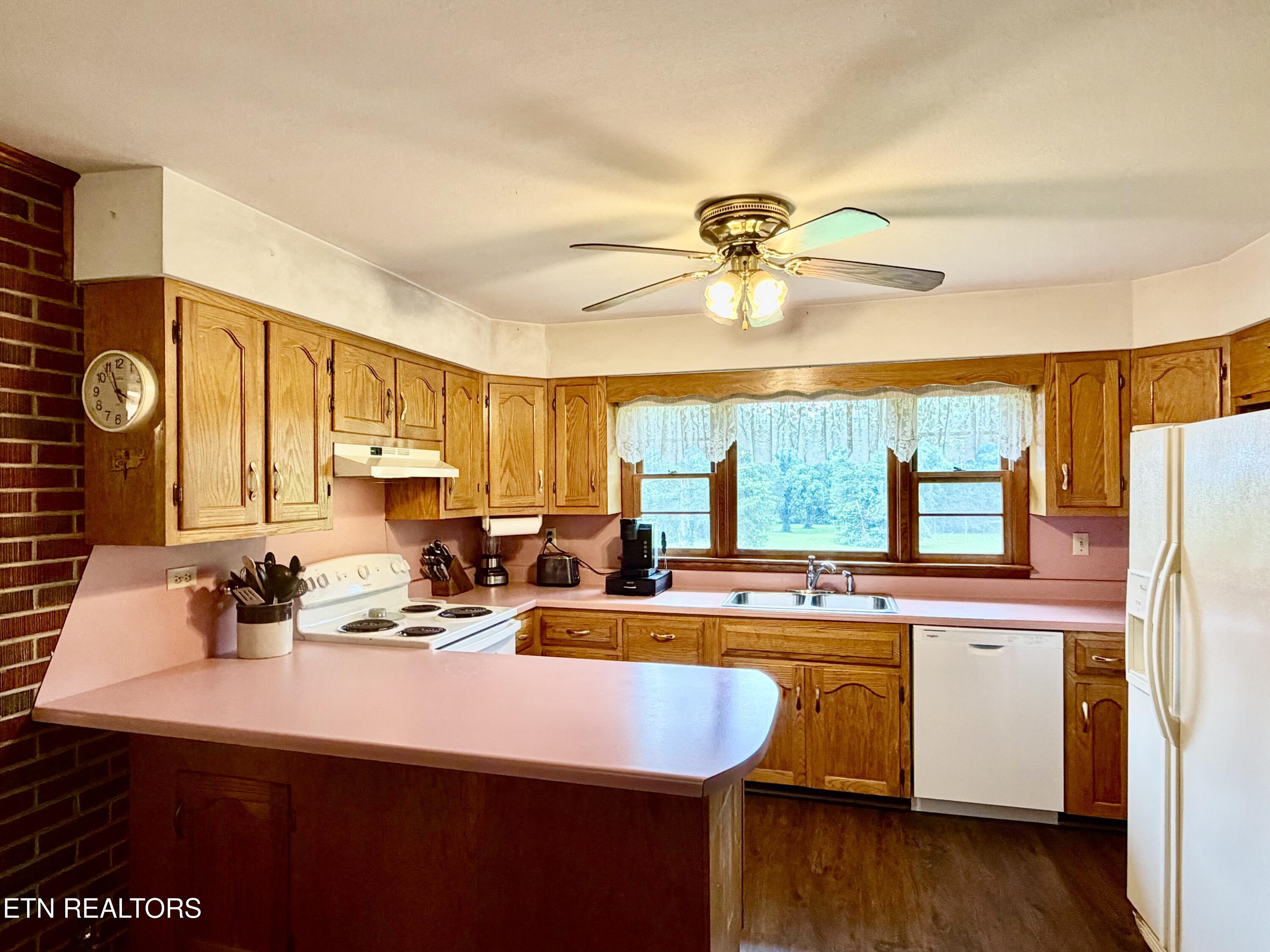 371 Pinecrest Road Jacksboro TN 37757